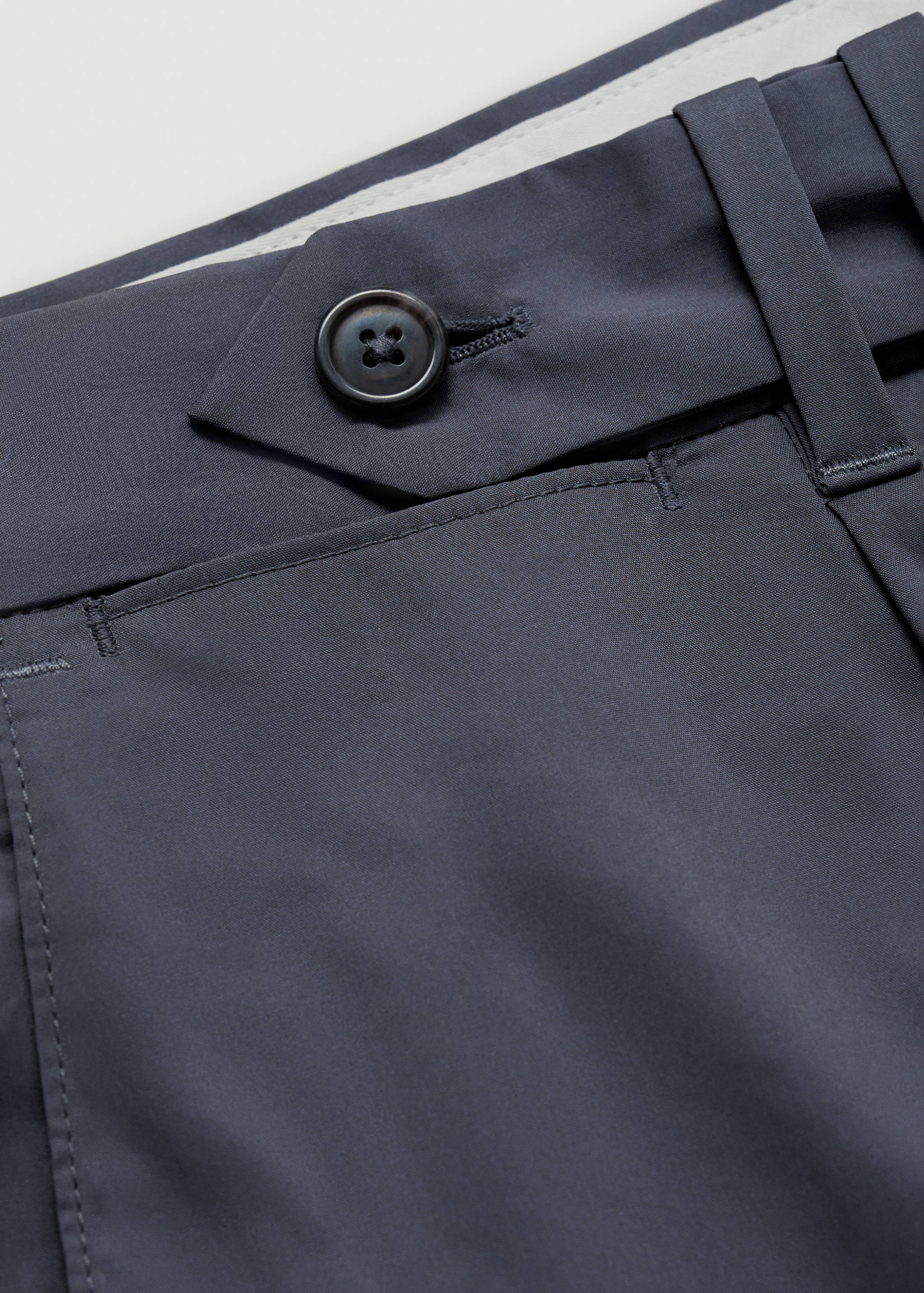 Cotton pleated Bermuda shorts - Details of the article 0