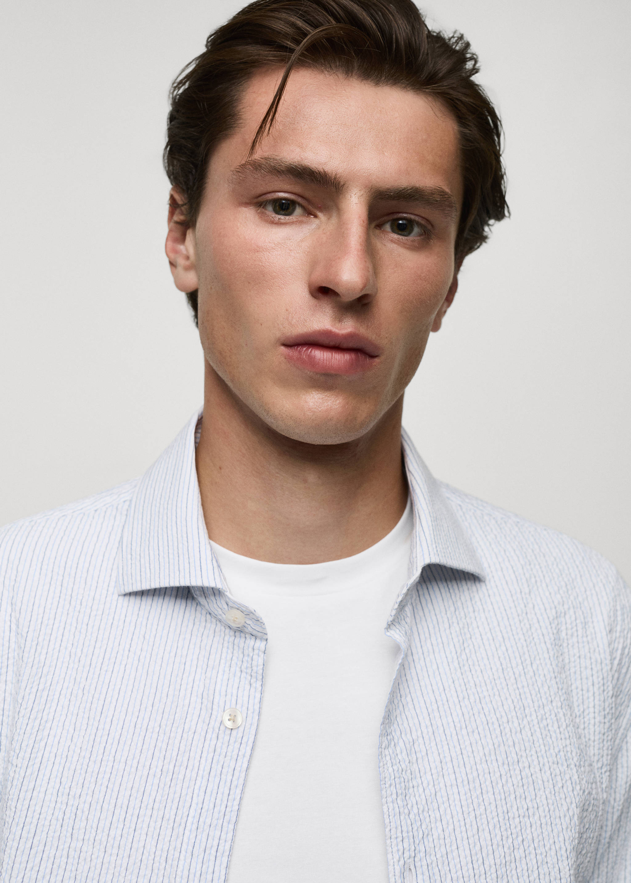 Regular-fit striped seersucker cotton shirt - Details of the article 1