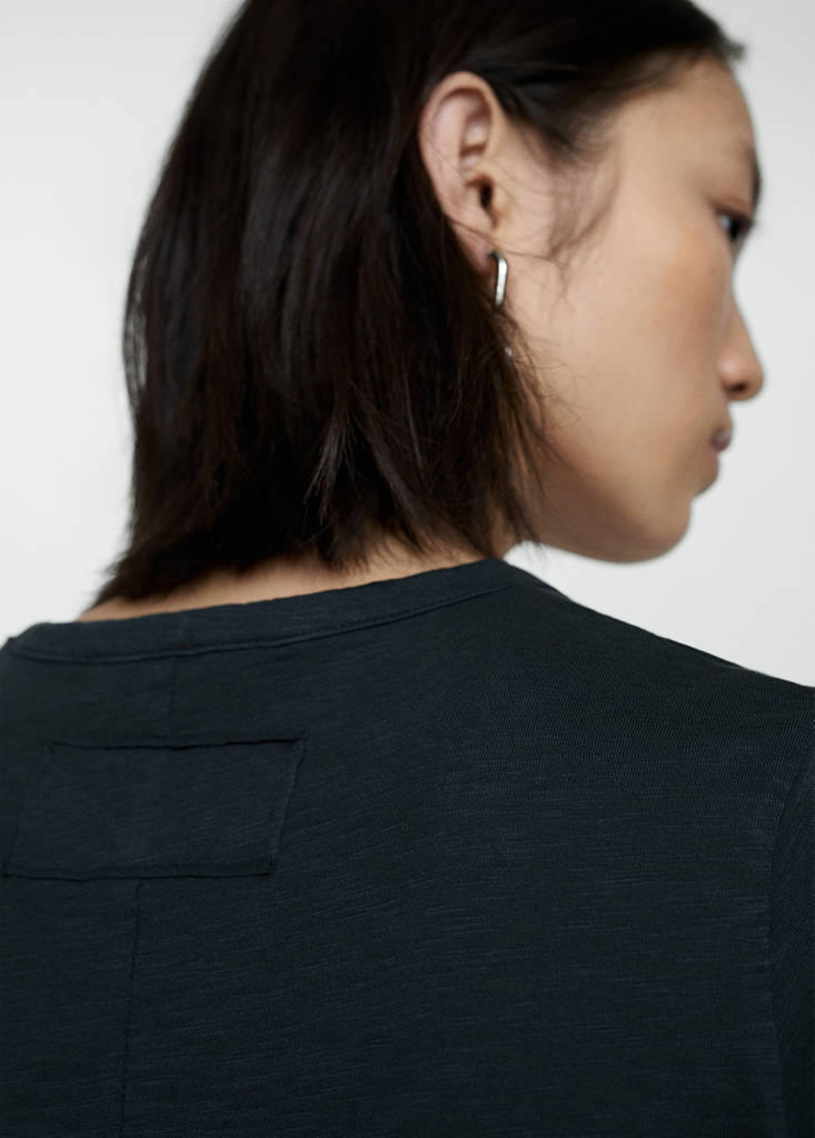 Short-sleeved cotton t-shirt — Black