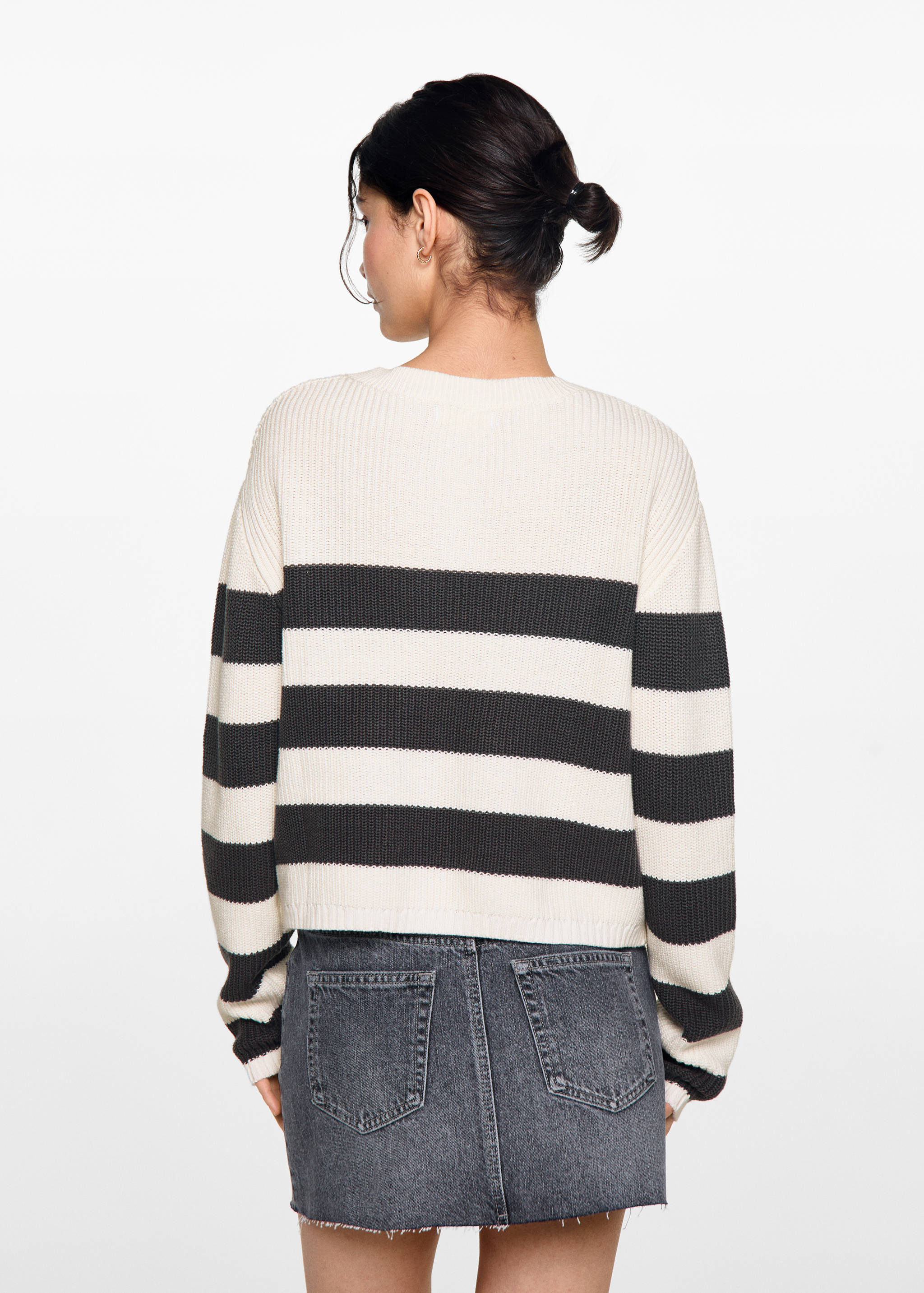 Striped sweater - Reverse of the article