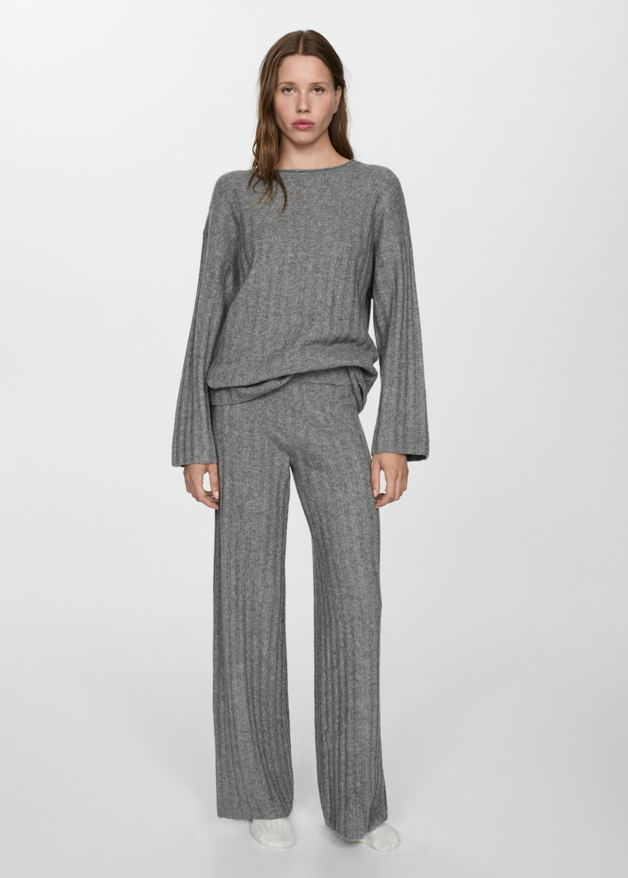 Knitted ribbed sweater - General plane