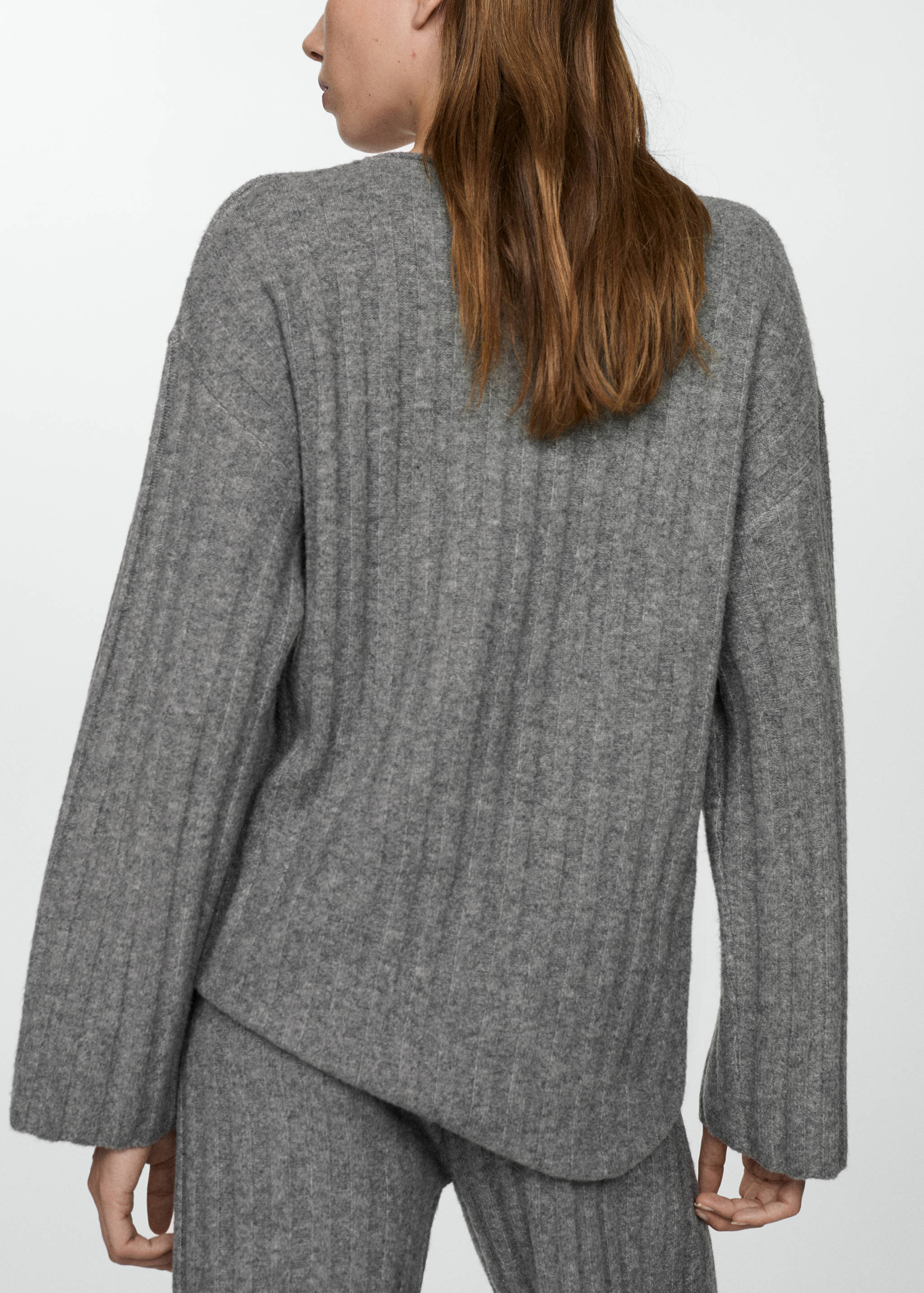 Knitted ribbed sweater - Reverse of the article