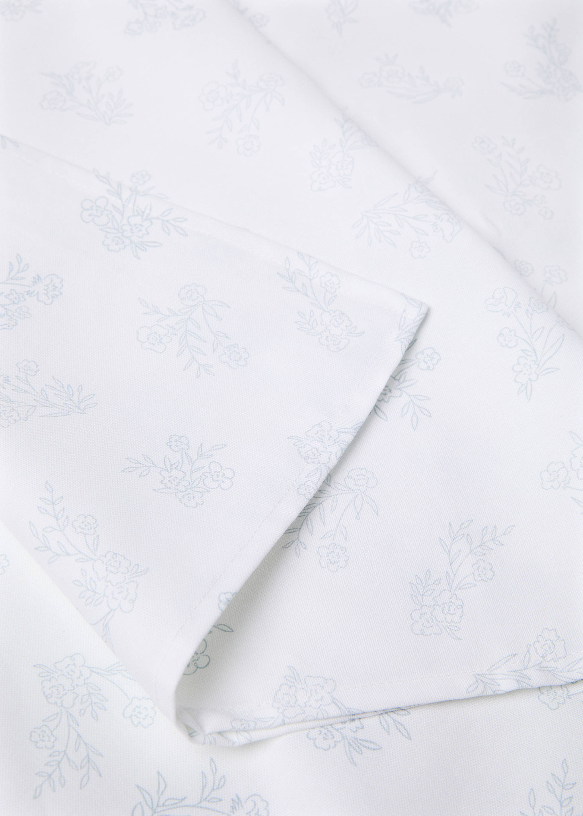 100% cotton tablecloth with floral design for 6 to 8 diners - Details of the article 1