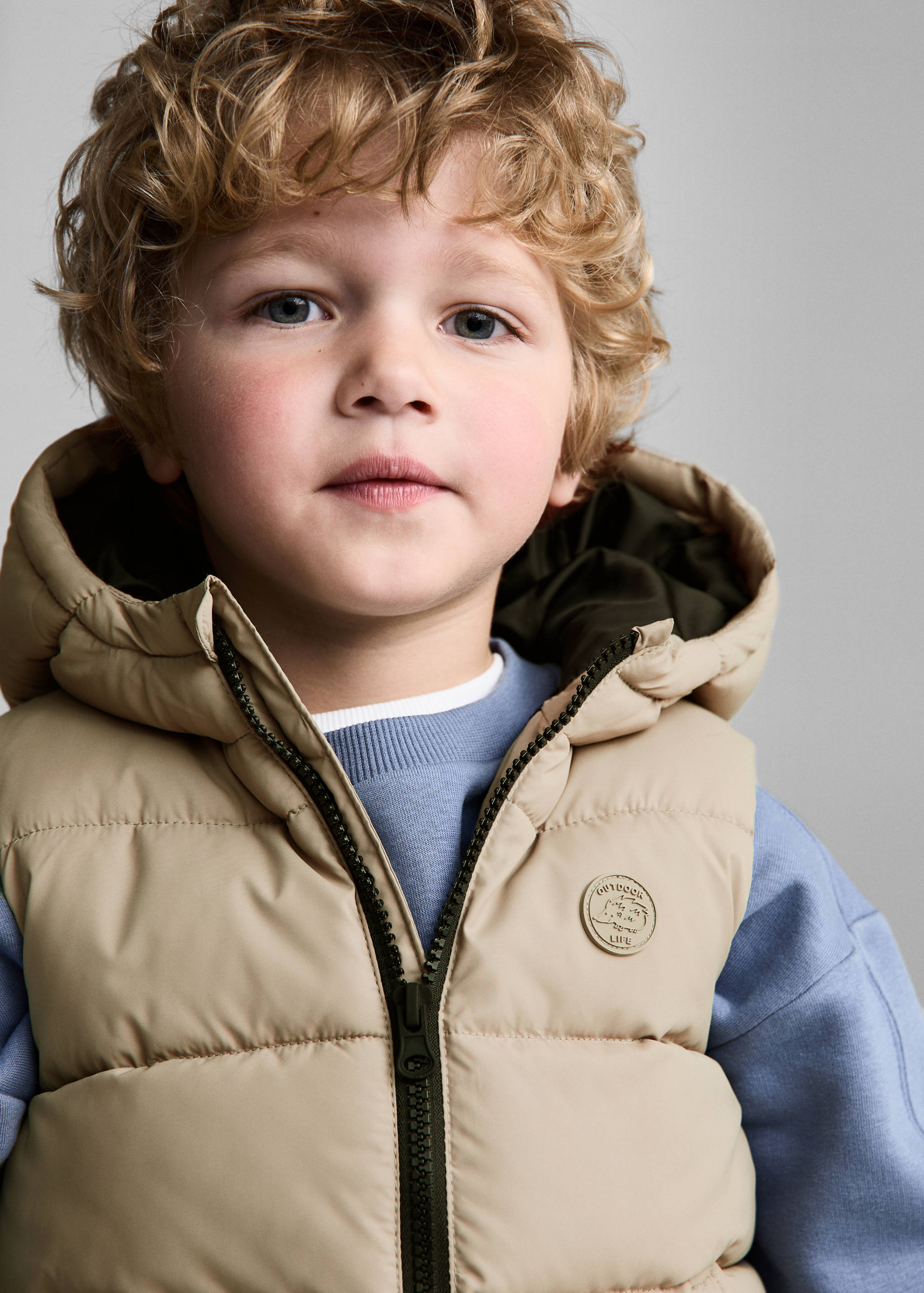 Quilted gilet with hood - Details of the article 1