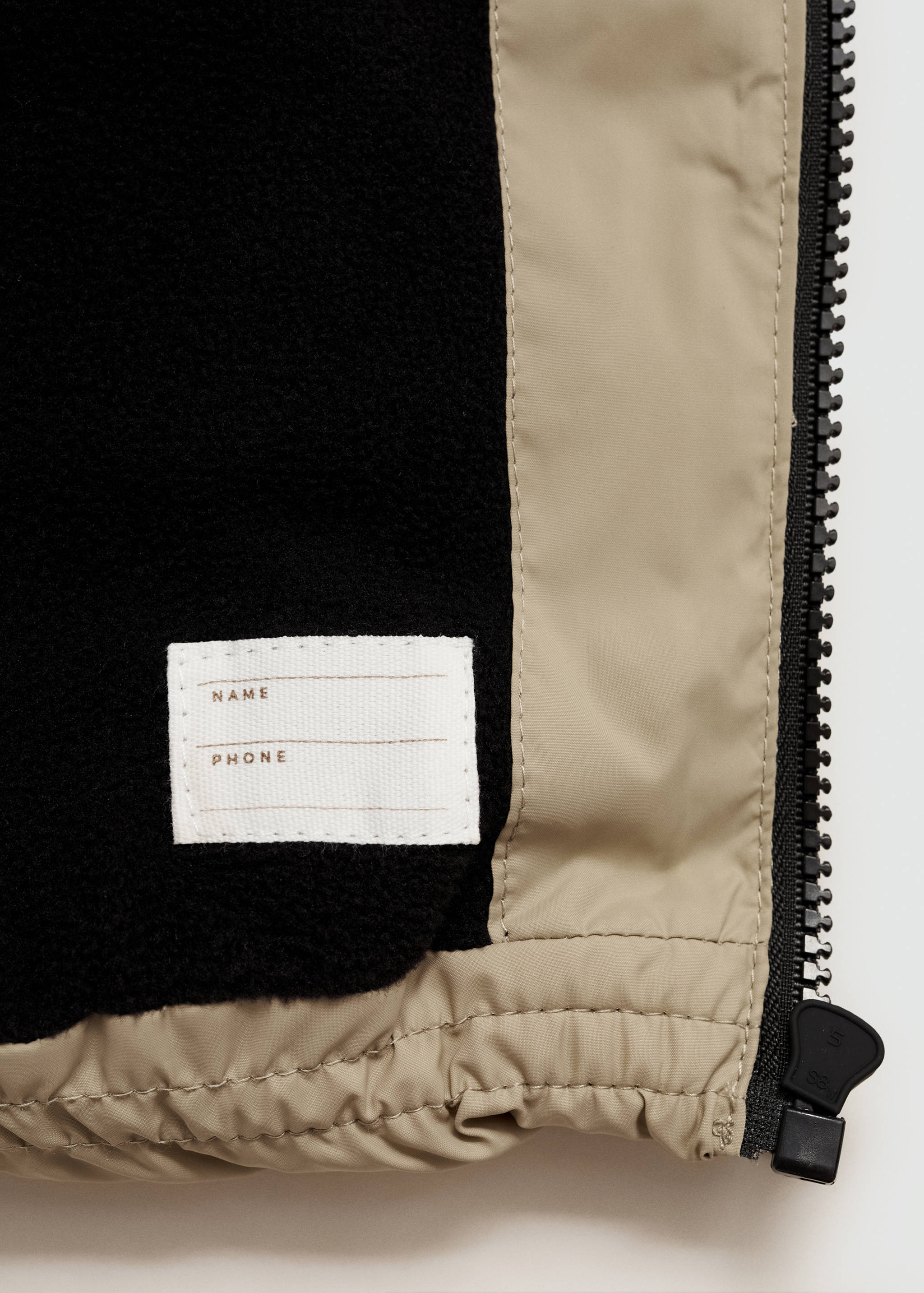 Quilted gilet with hood - Details of the article 0
