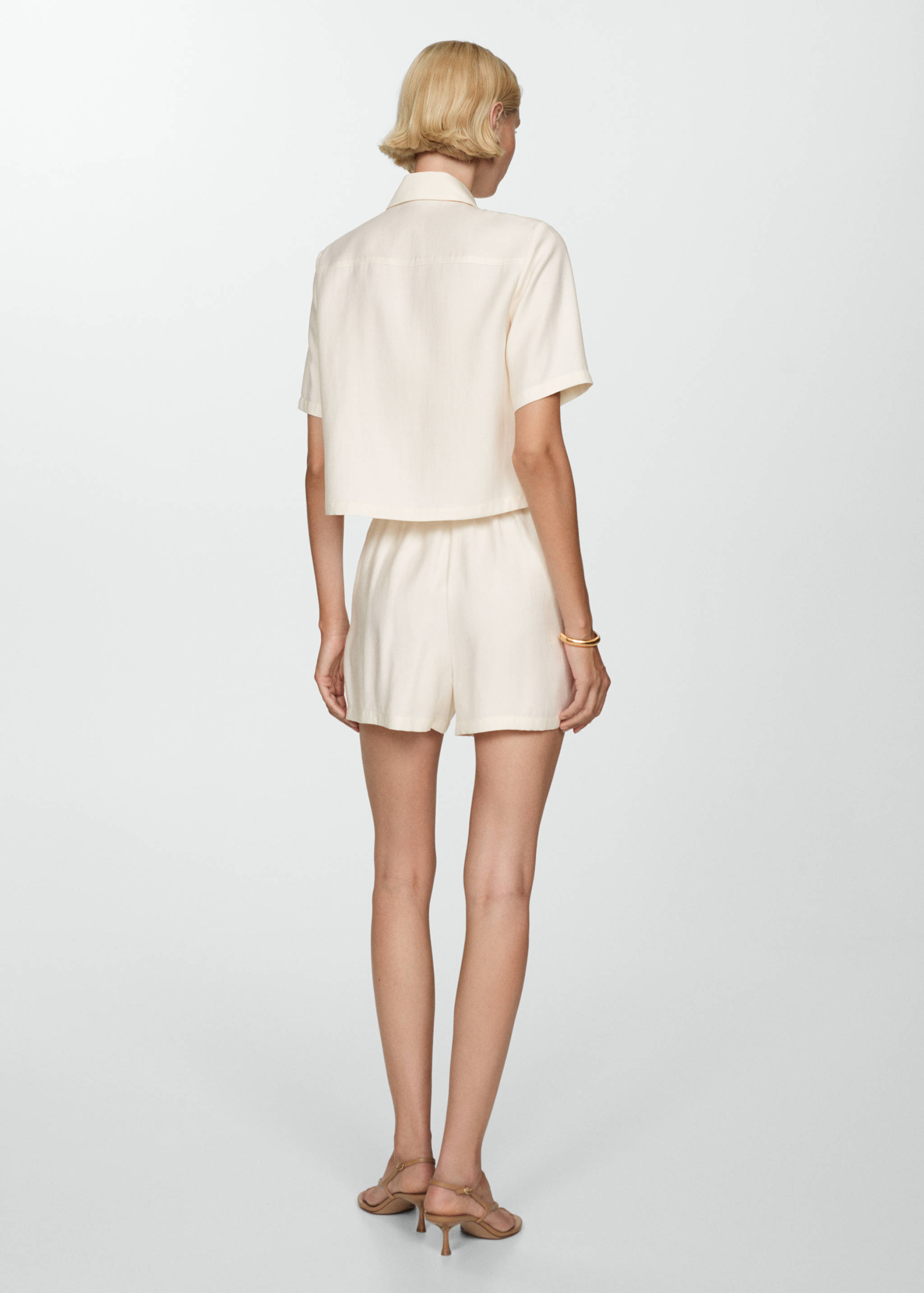 شورت بأزرار جوهرة - الجهة الخلفية للمنتج