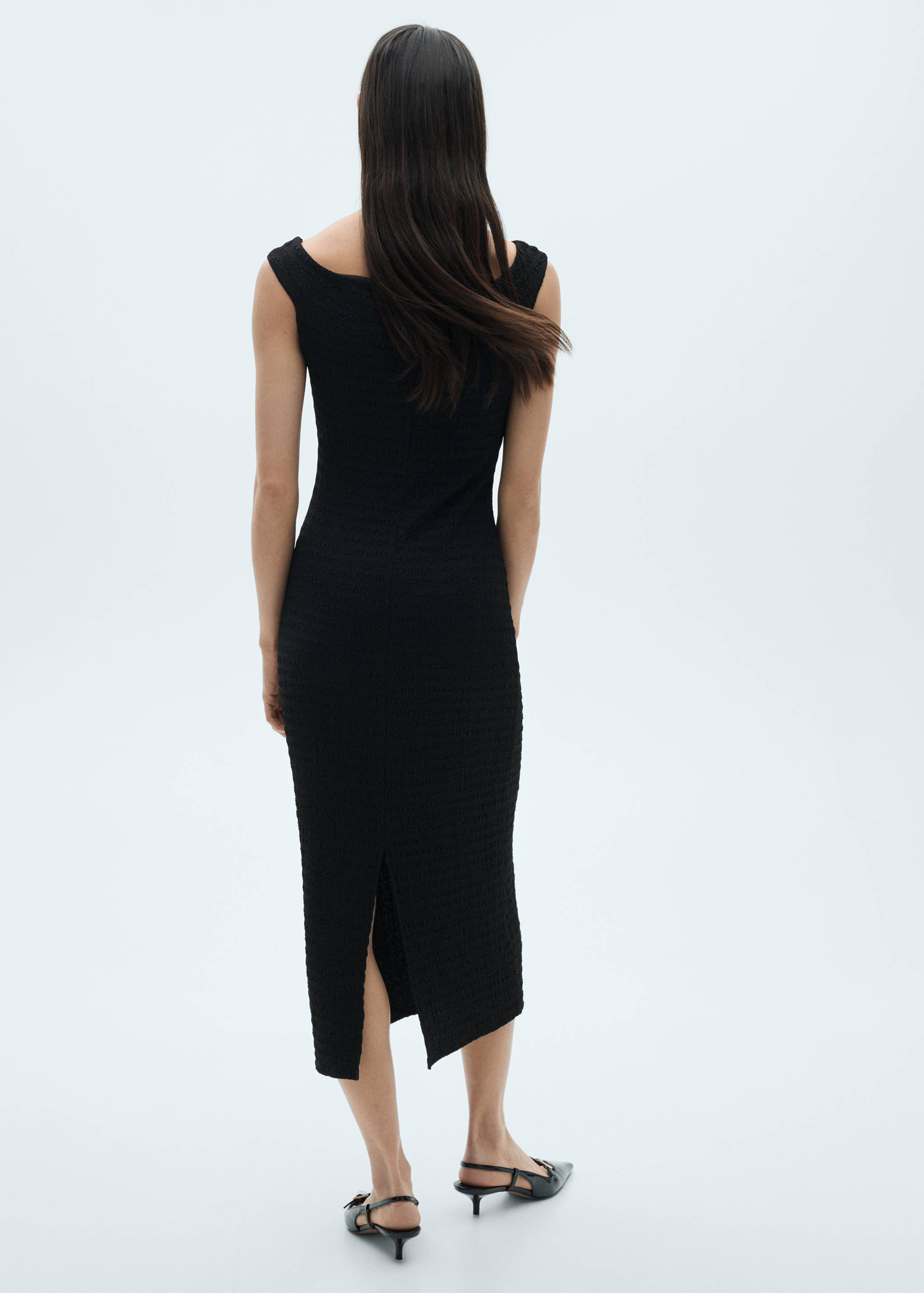 Off-the-shoulder long dress - Reverse of the article