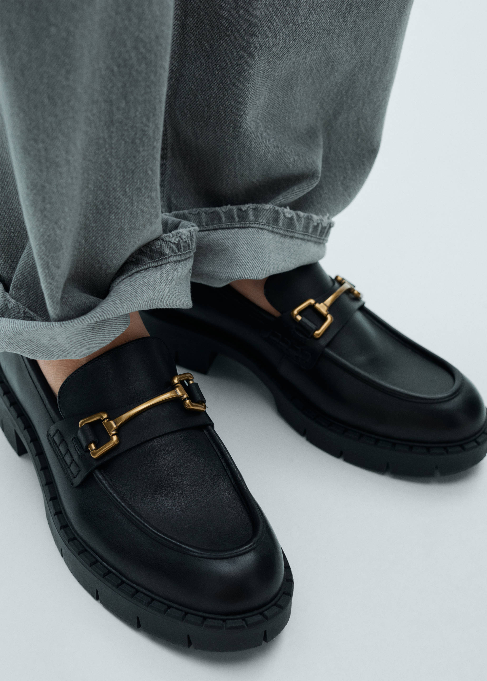 Leather loafers with metallic detail - Details of the article 9