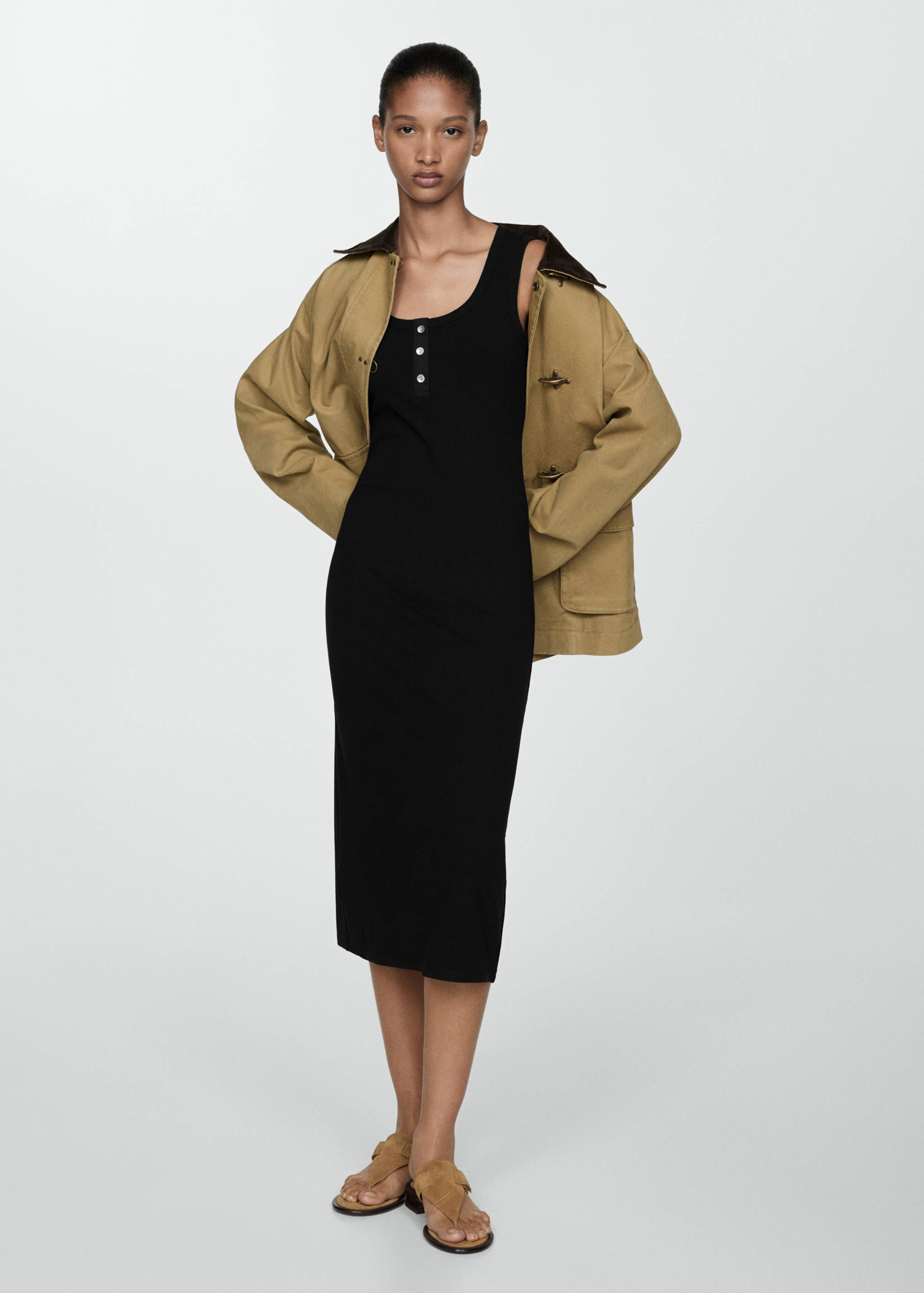 Robe côtelée à boutons - Plan général