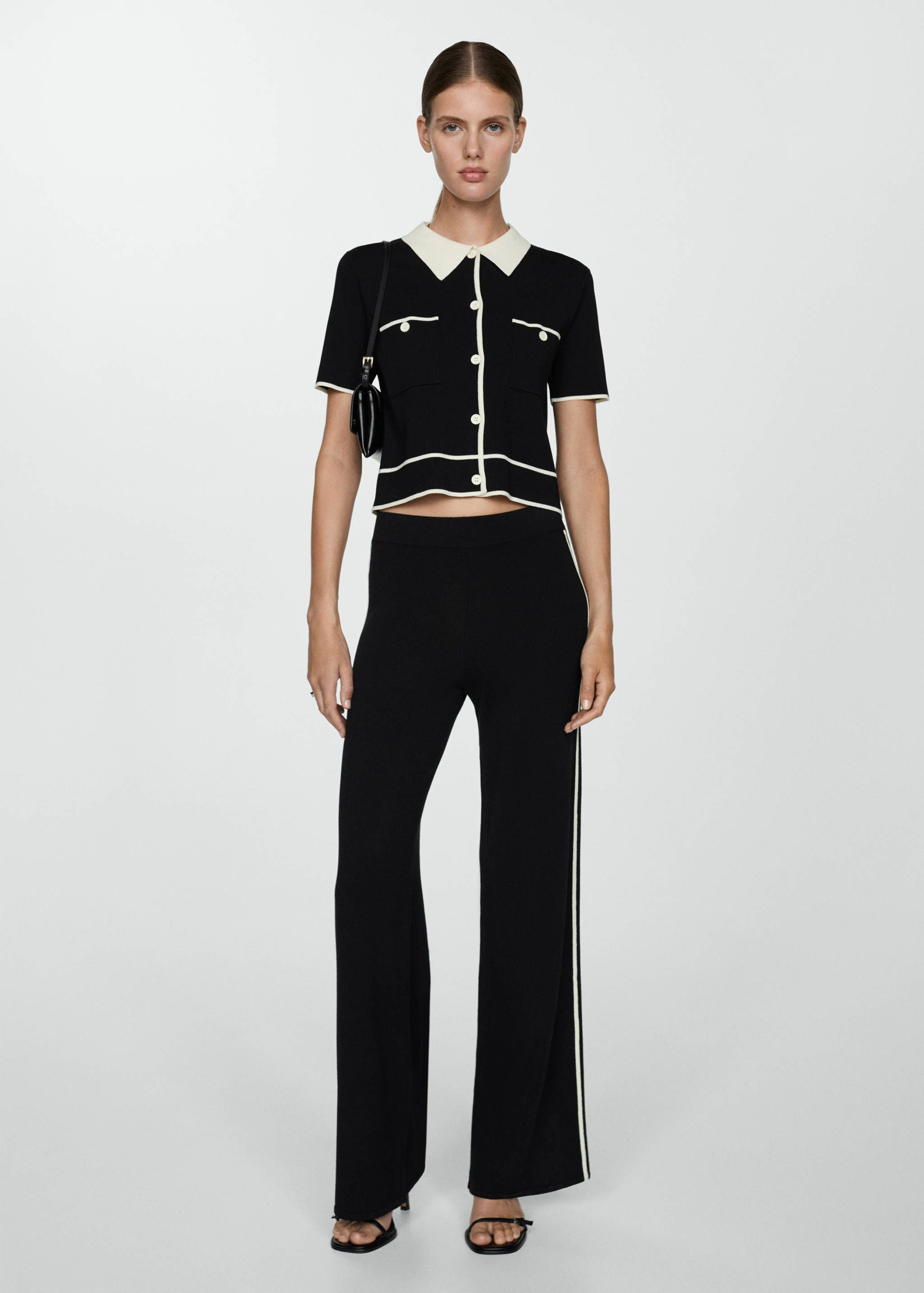 Knitted trousers with contrasting stripes - General plane