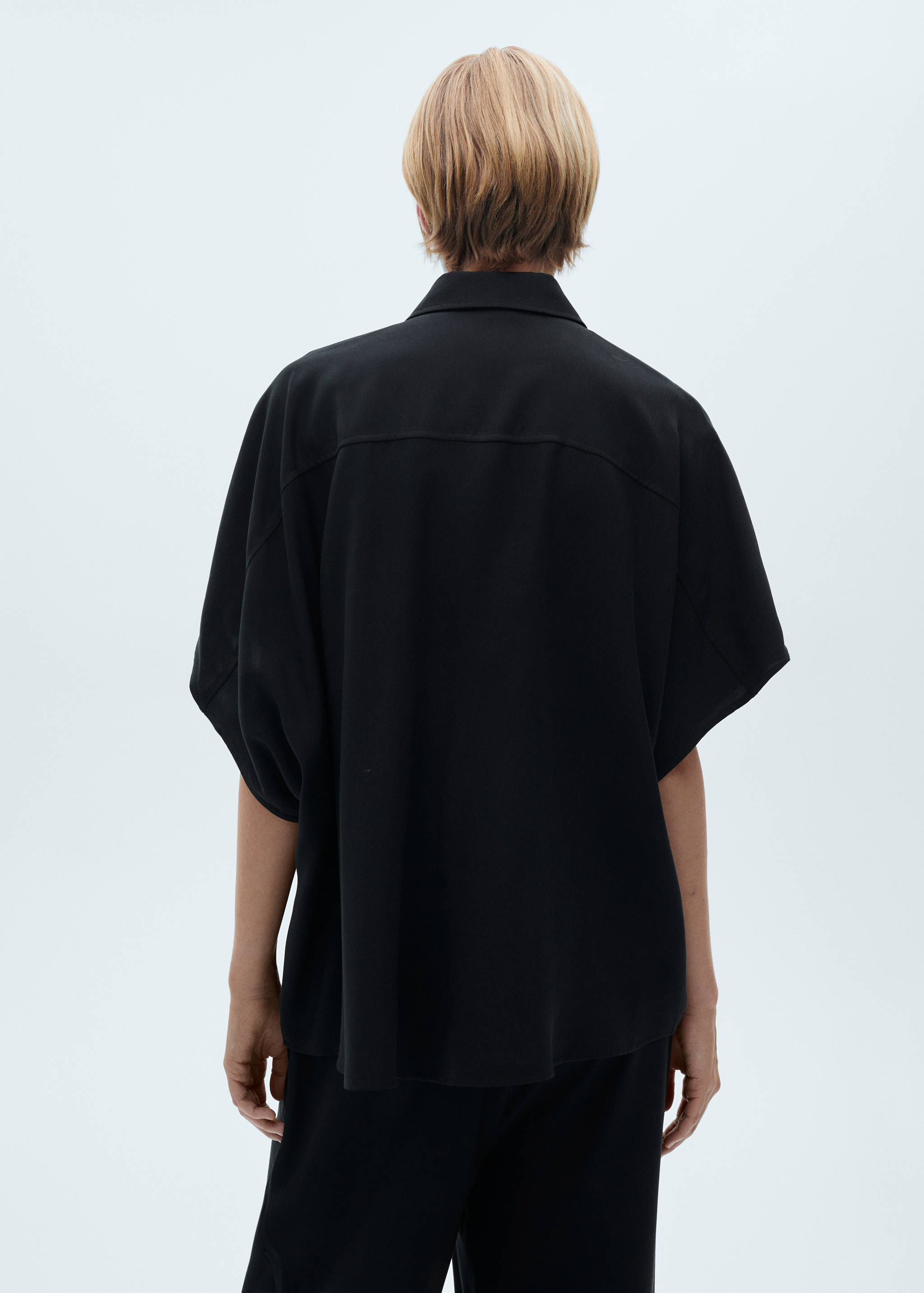 Oversized short-sleeved shirt - Reverse of the article