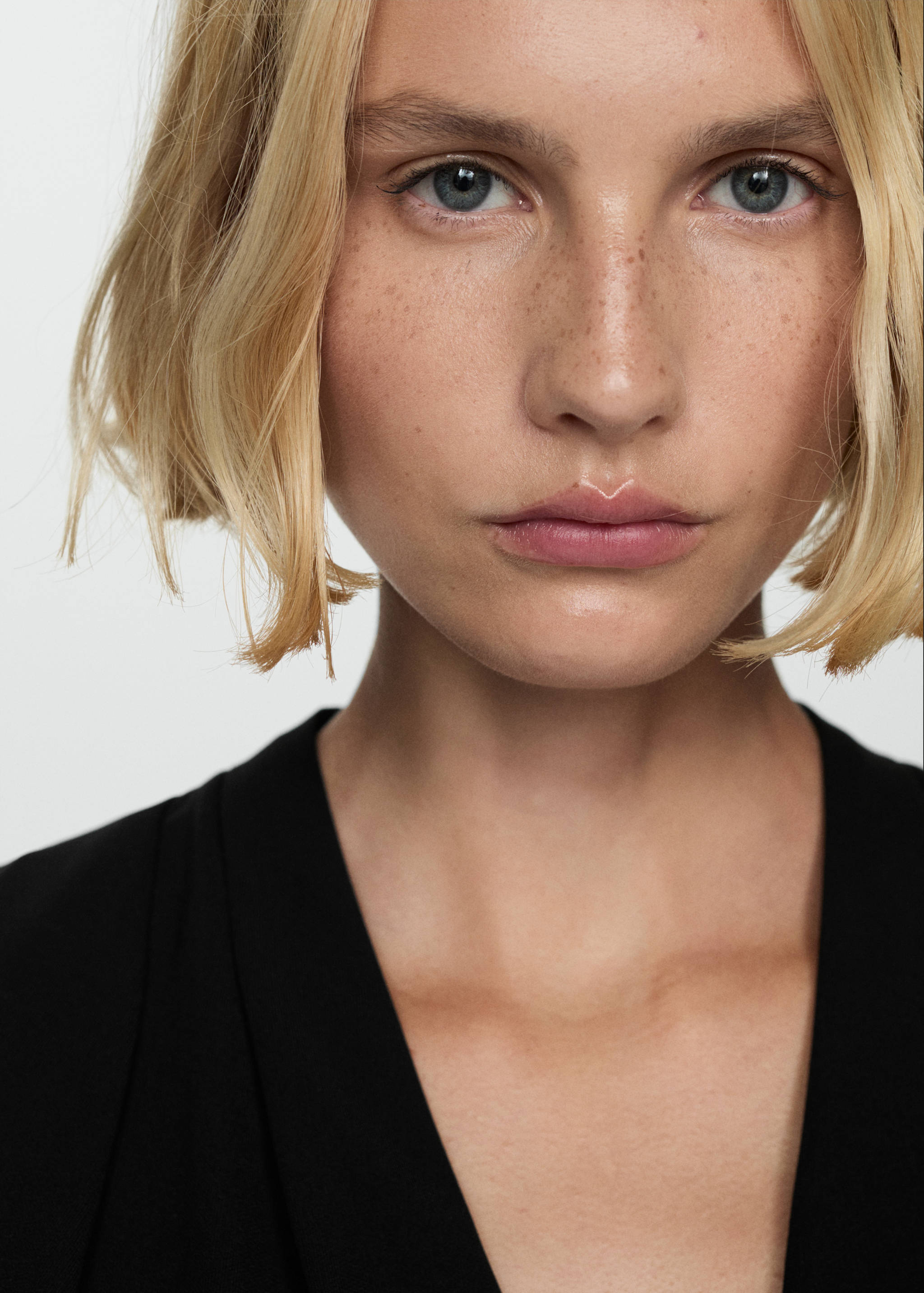 Long jumpsuit with crossover detail - Details of the article 1