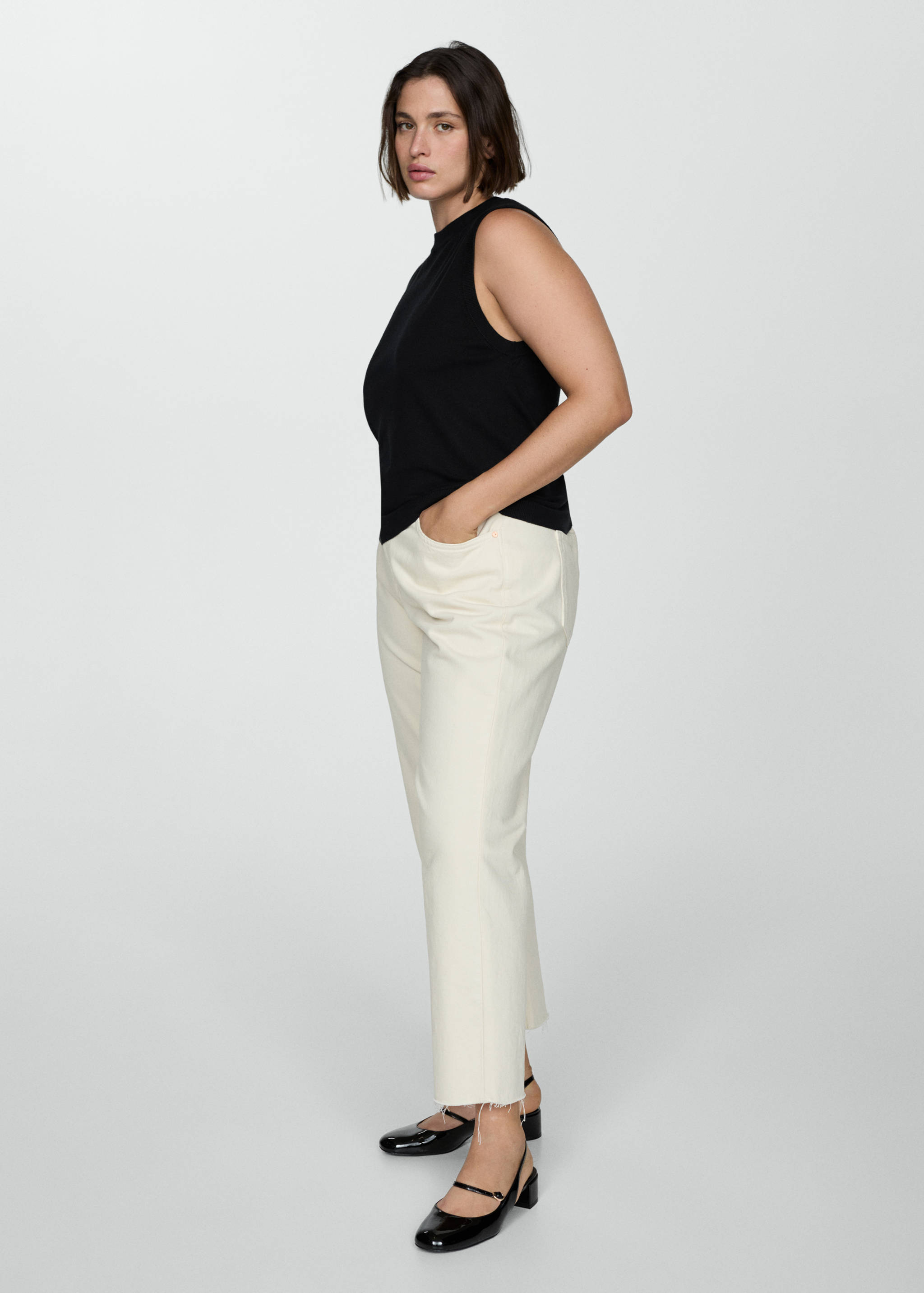 توب محبوك مع أشرطة واسعة - تفاصيل المنتج 3