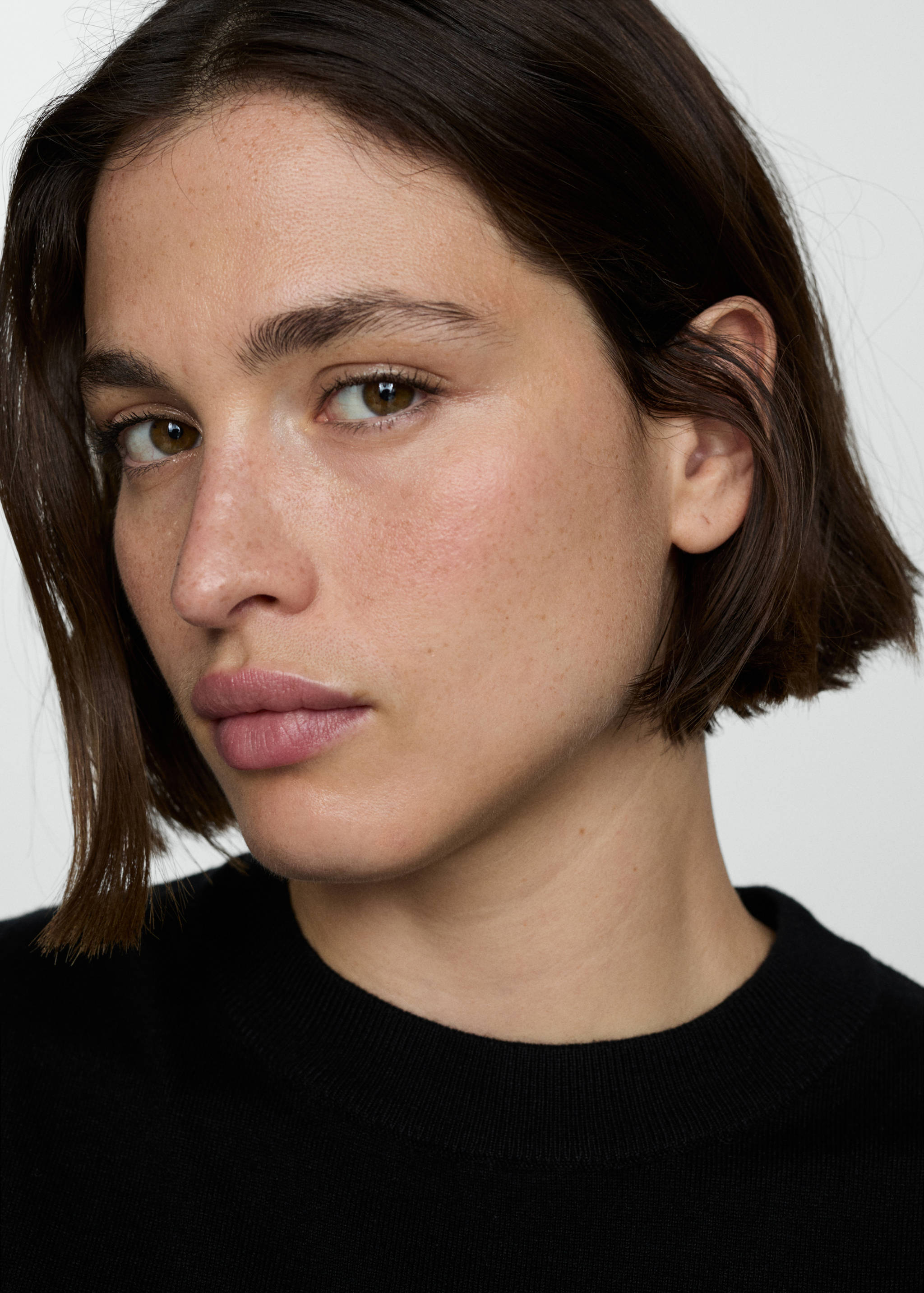 توب محبوك مع أشرطة واسعة - تفاصيل المنتج 4