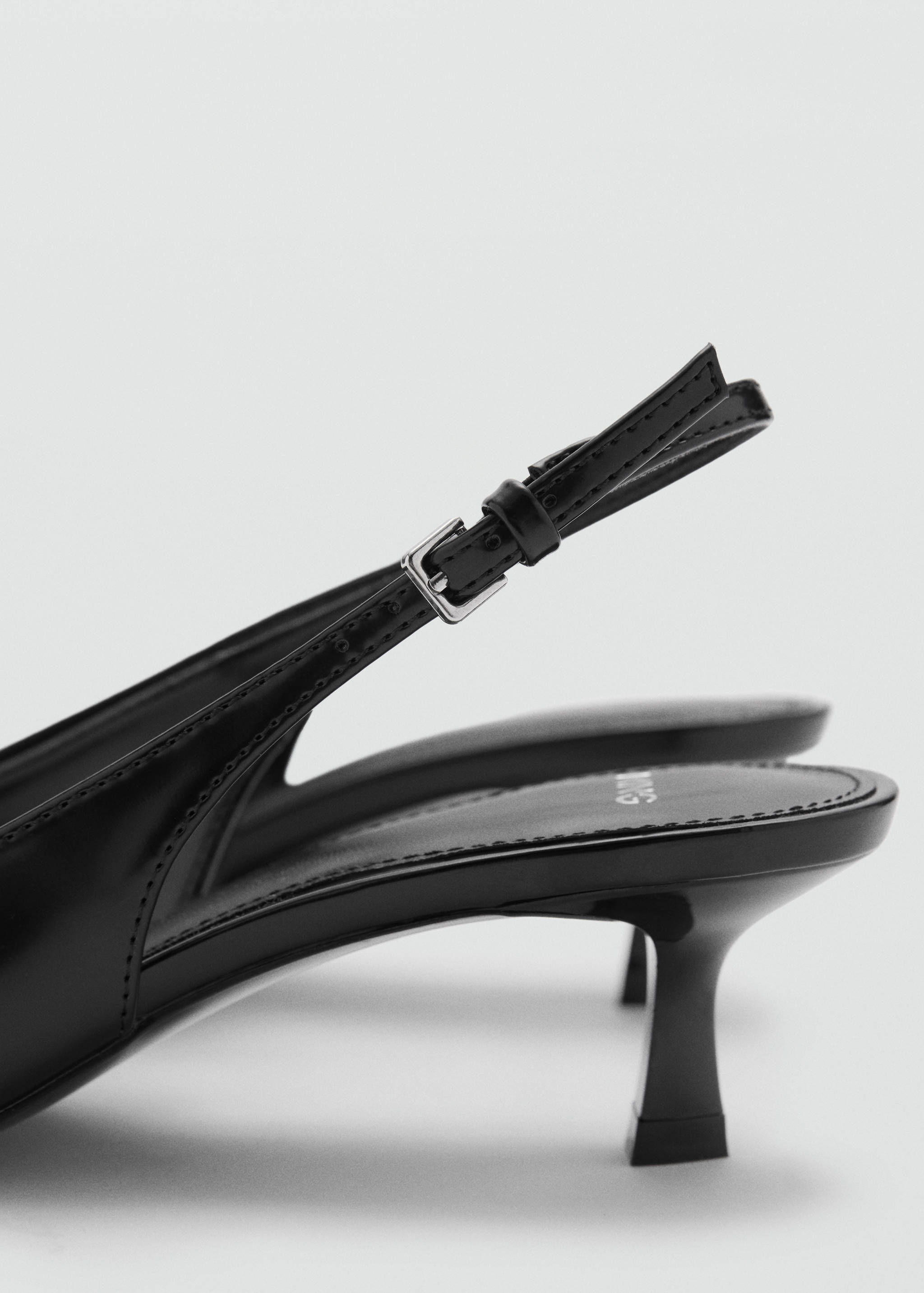 Kitten-heeled shoes - Details of the article 1