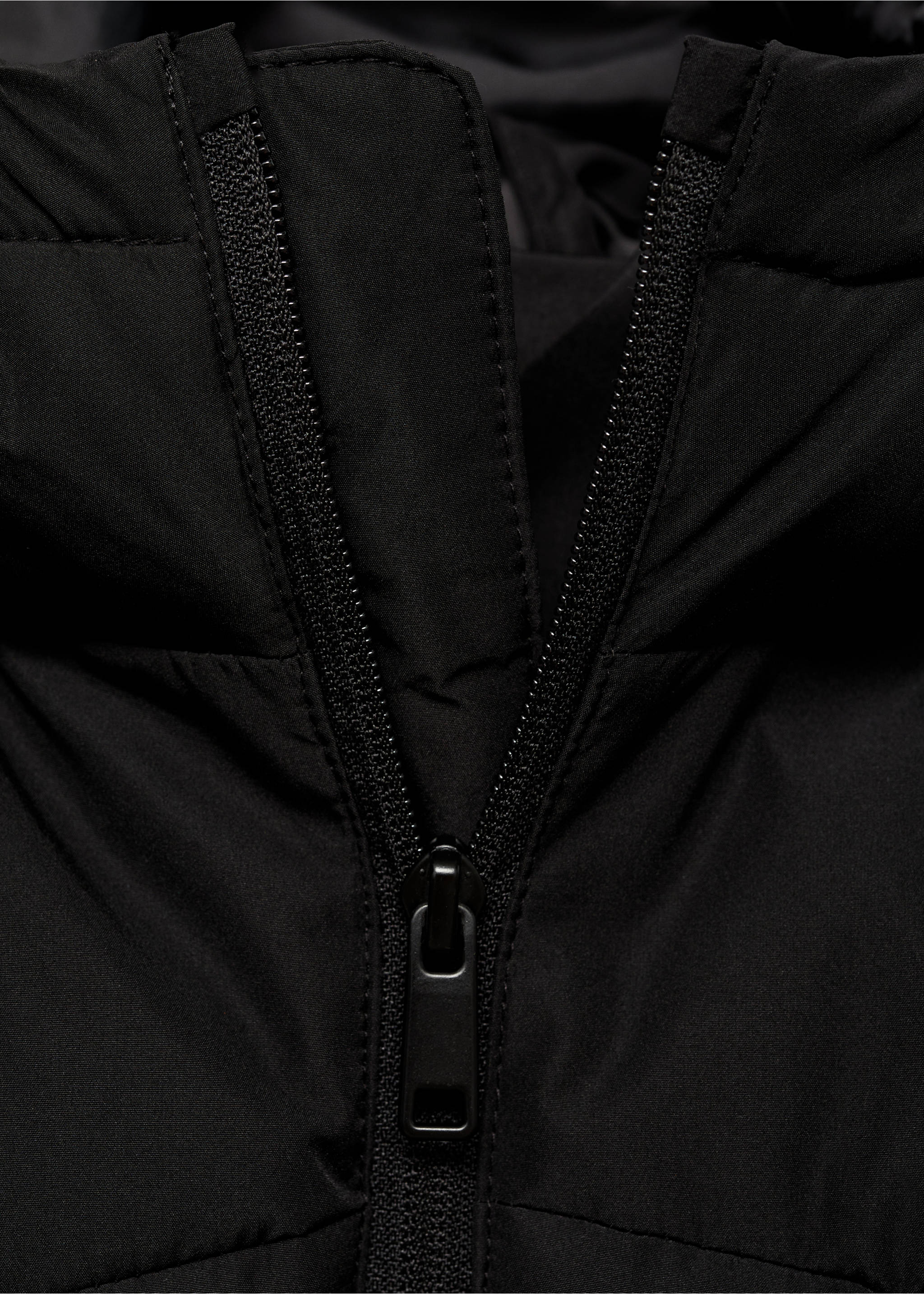 Chaleco acolchado - Detalle del artículo 8, Negro. Ref: 77065632-00.