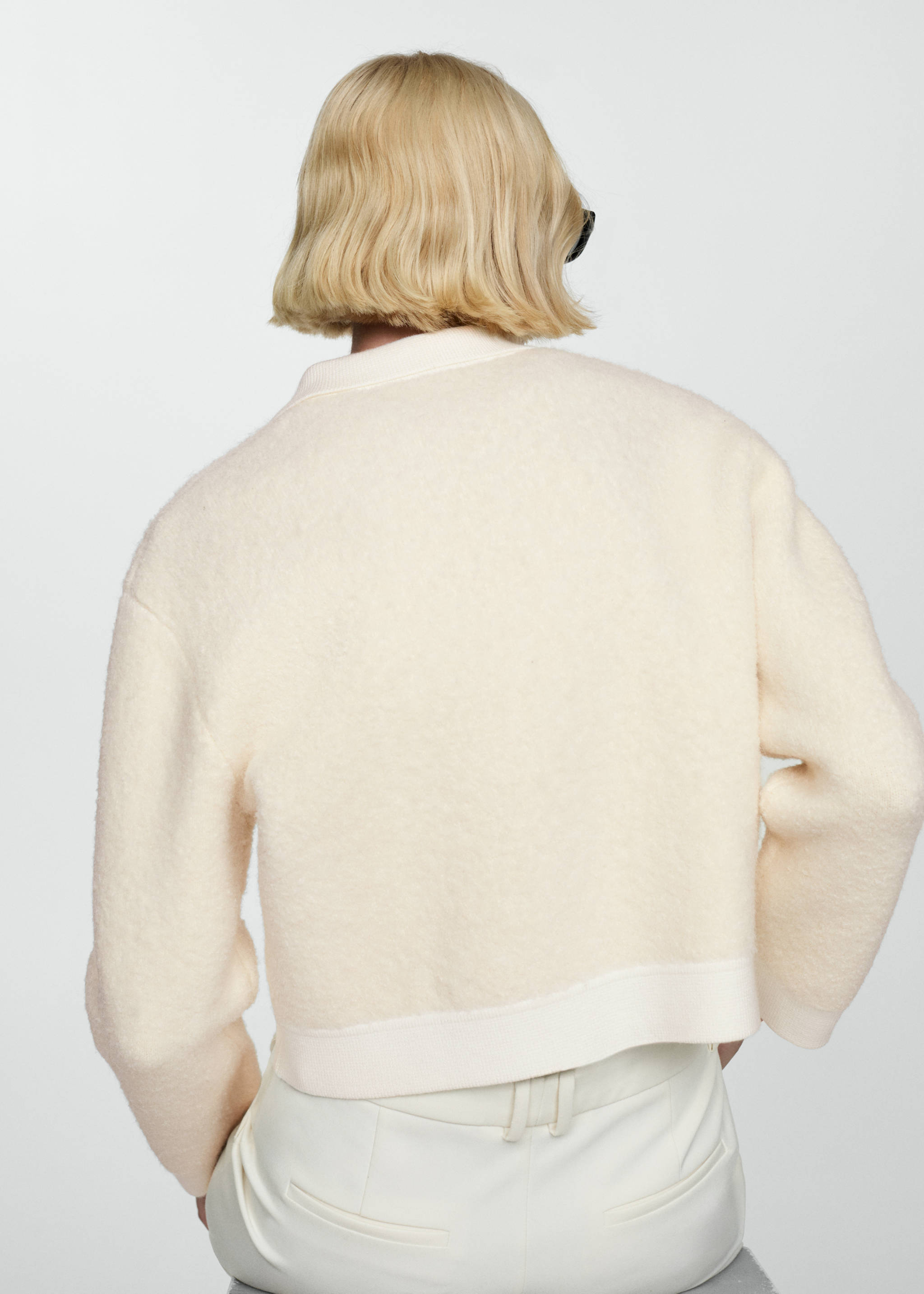 Knitted buttoned jacket - Reverse of the article