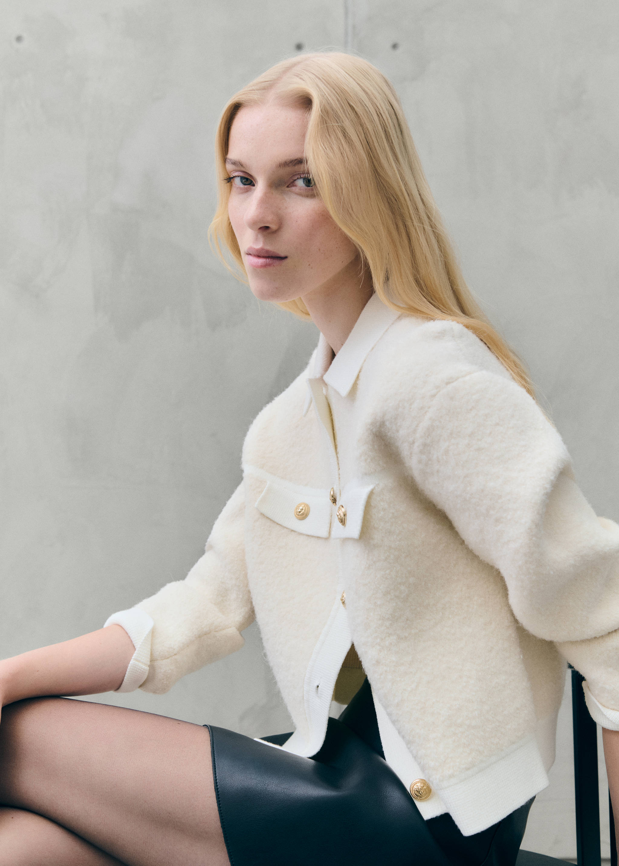 Knitted buttoned jacket - Details of the article 6