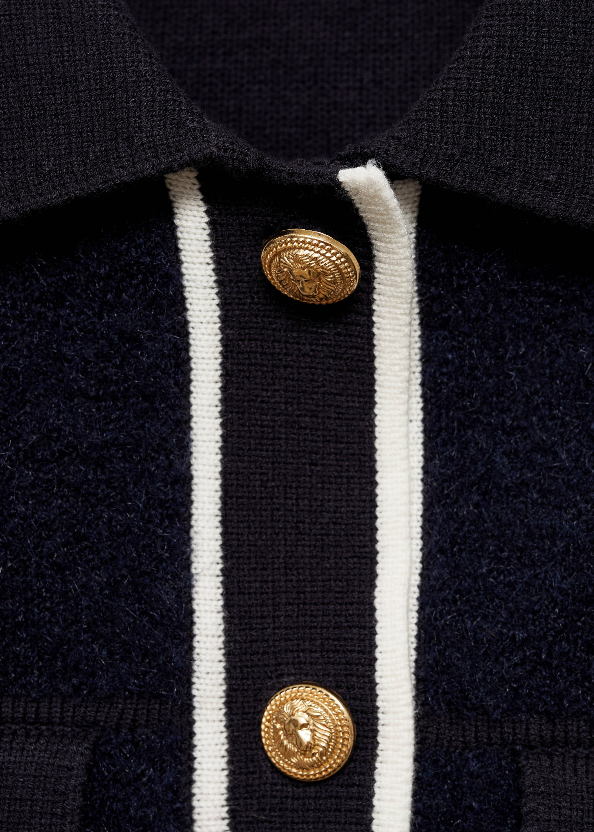 Knitted buttoned jacket - Details of the article 8