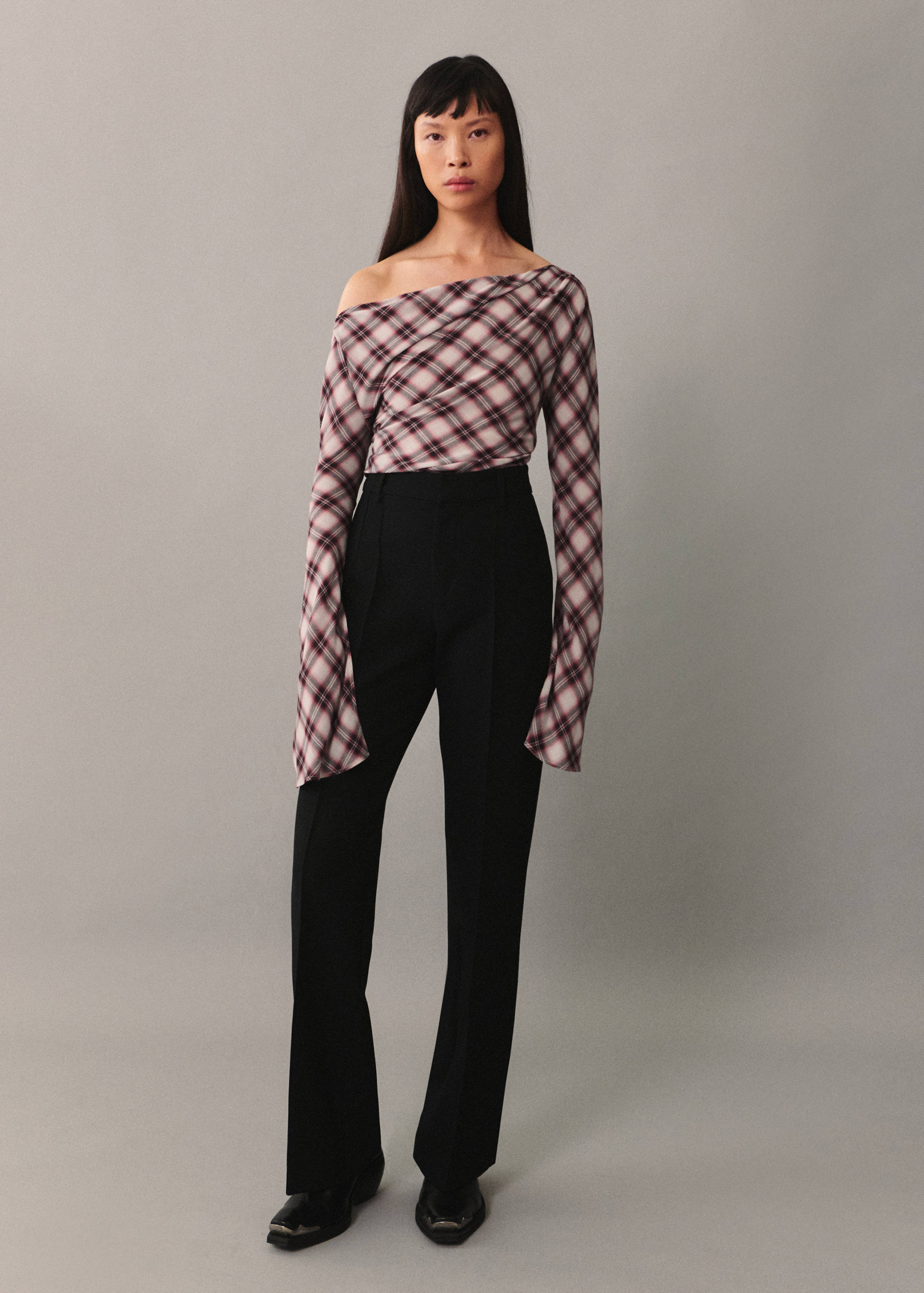 Asymmetric checked blouse - General plane