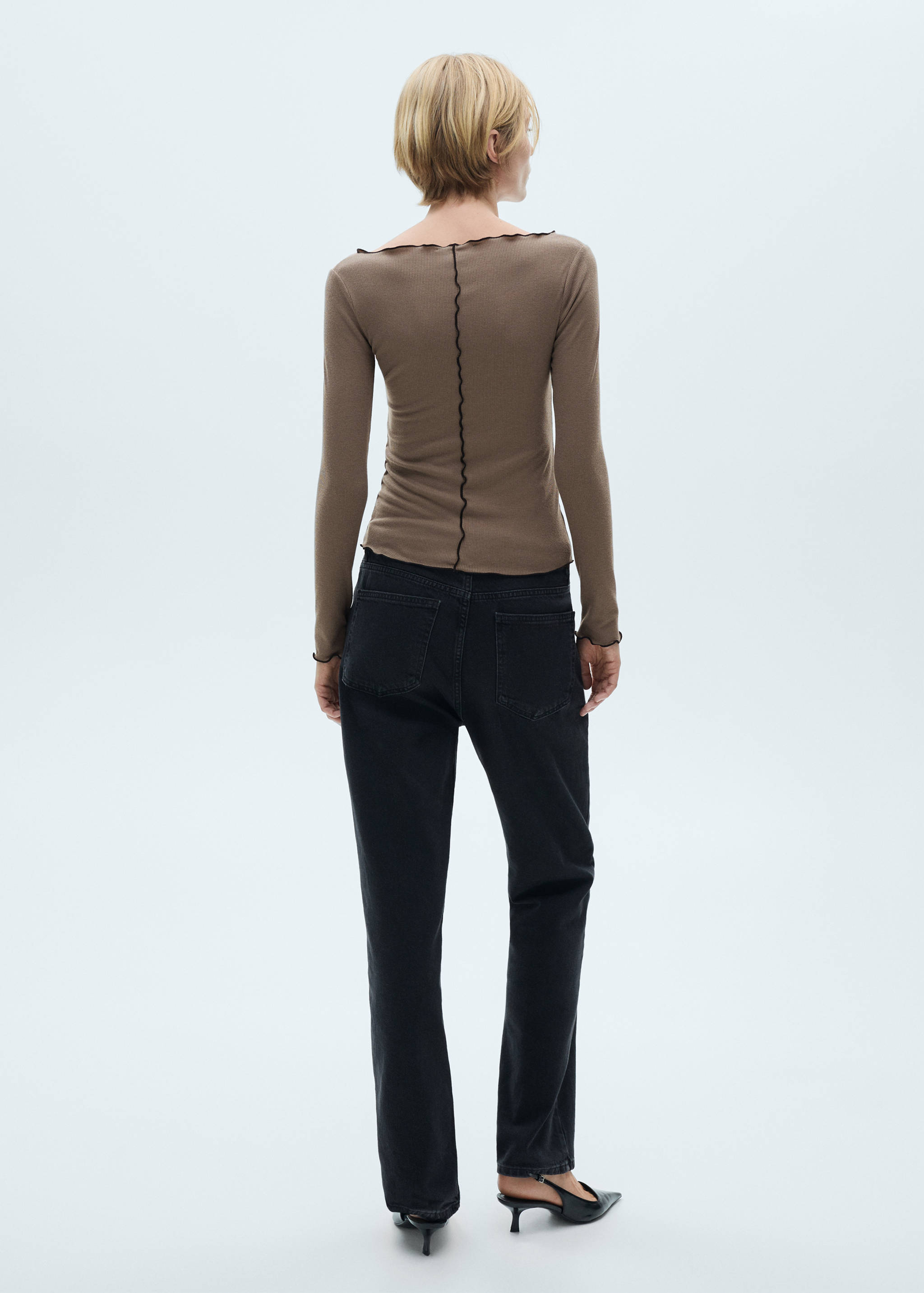 Long-sleeved t-shirt with decorative seams - Reverse of the article