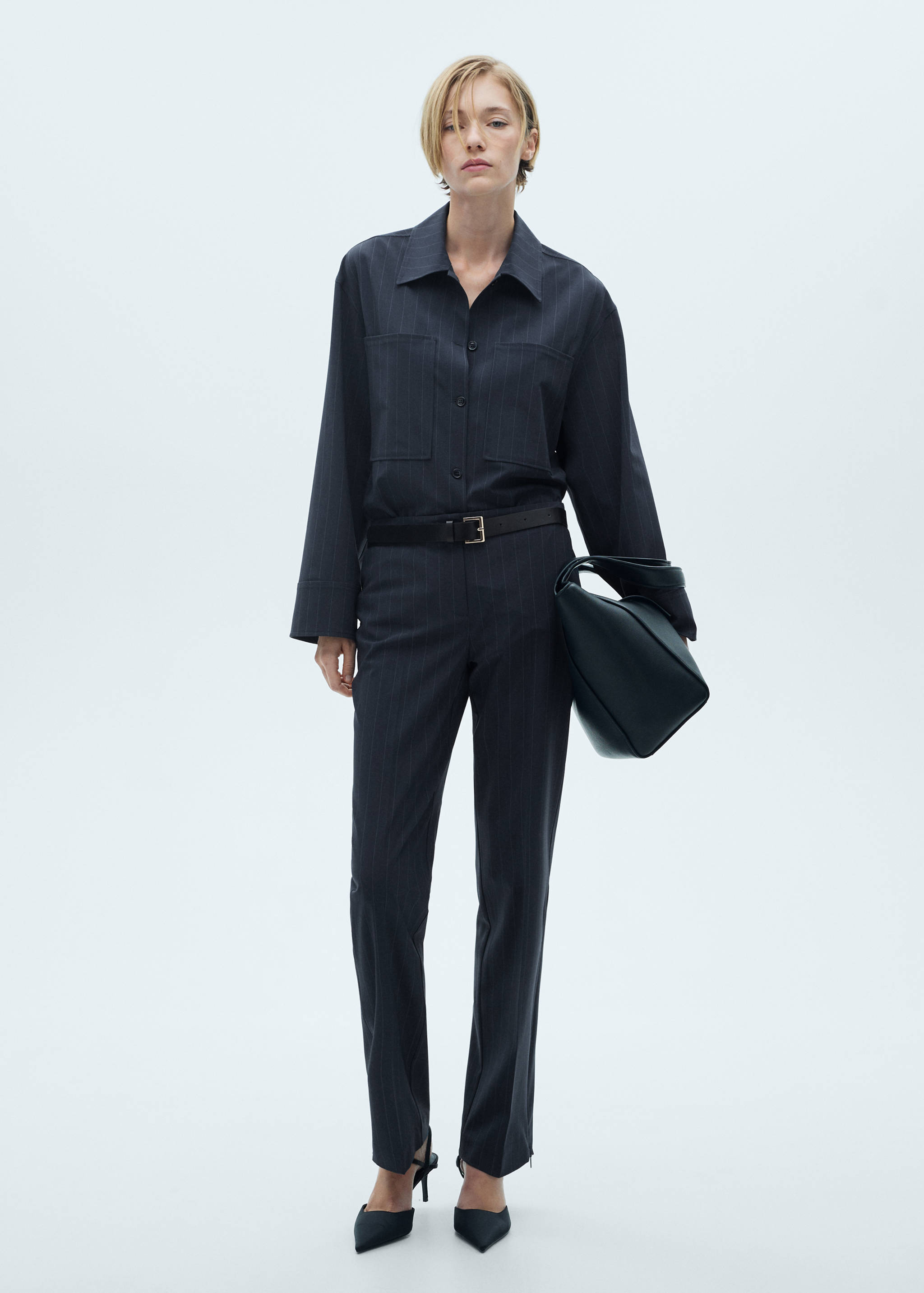 Sobrecamisa raya diplomática - Plano general