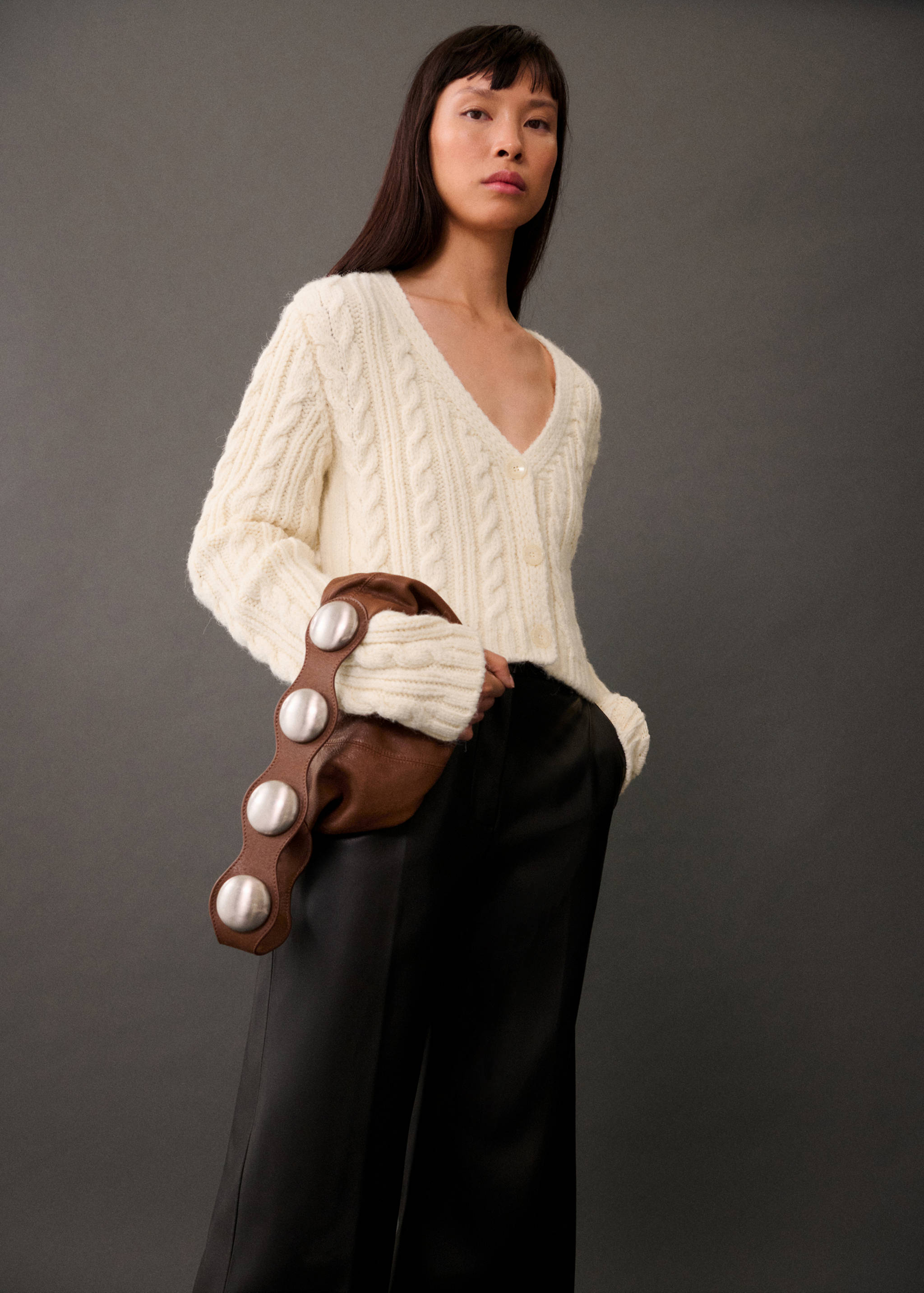 Buttoned knit braided cardigan - Medium plane