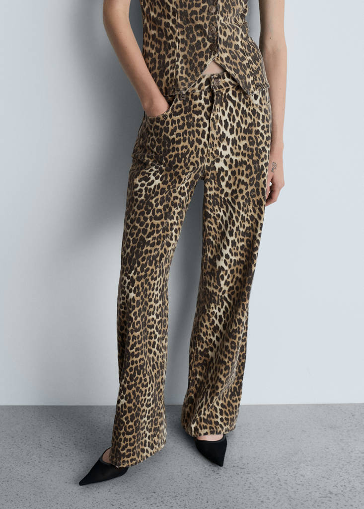 High-waisted straight-fit jeans with leopard print — Brown