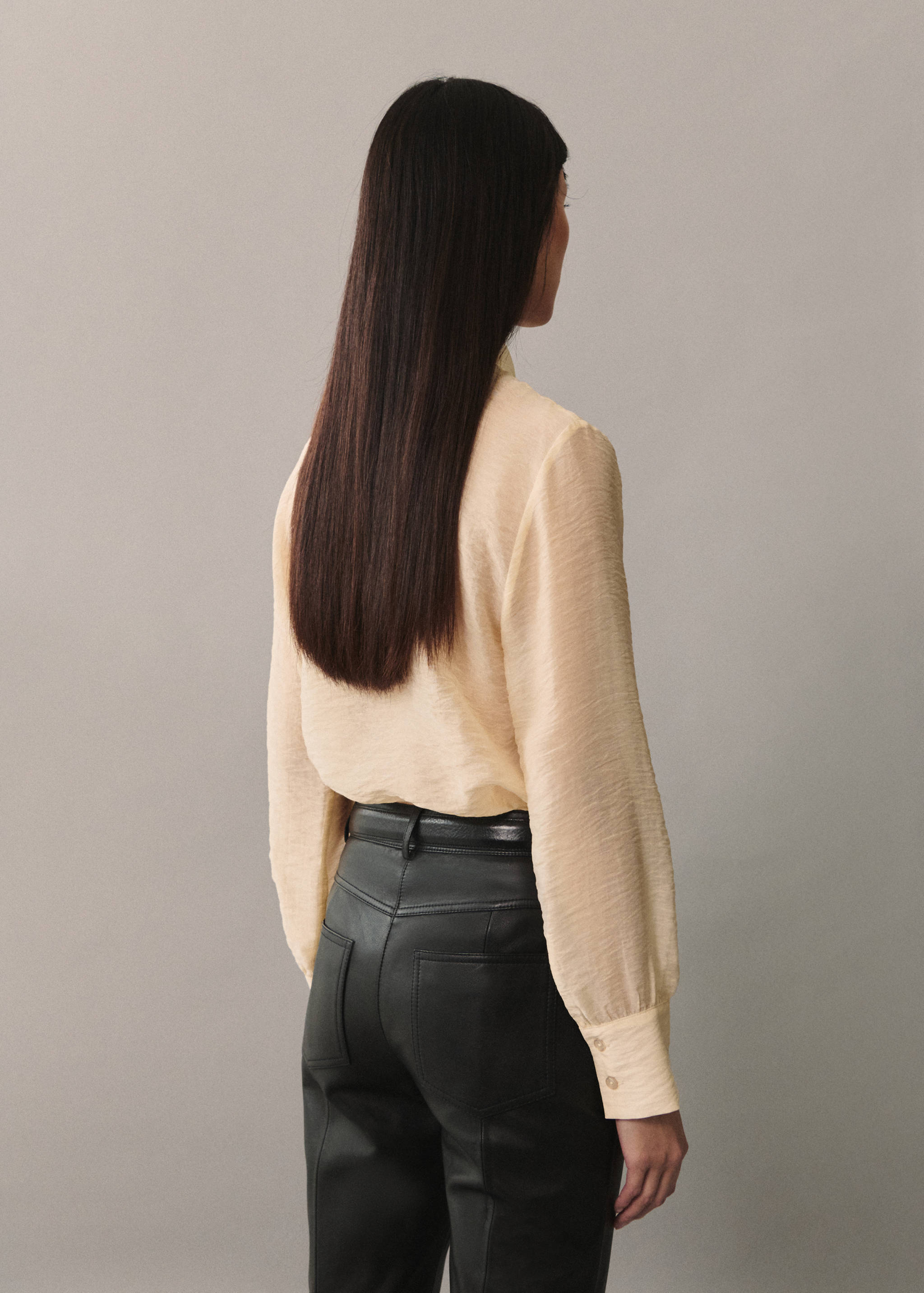 Lyocell shirt with ruffles - Reverse of the article