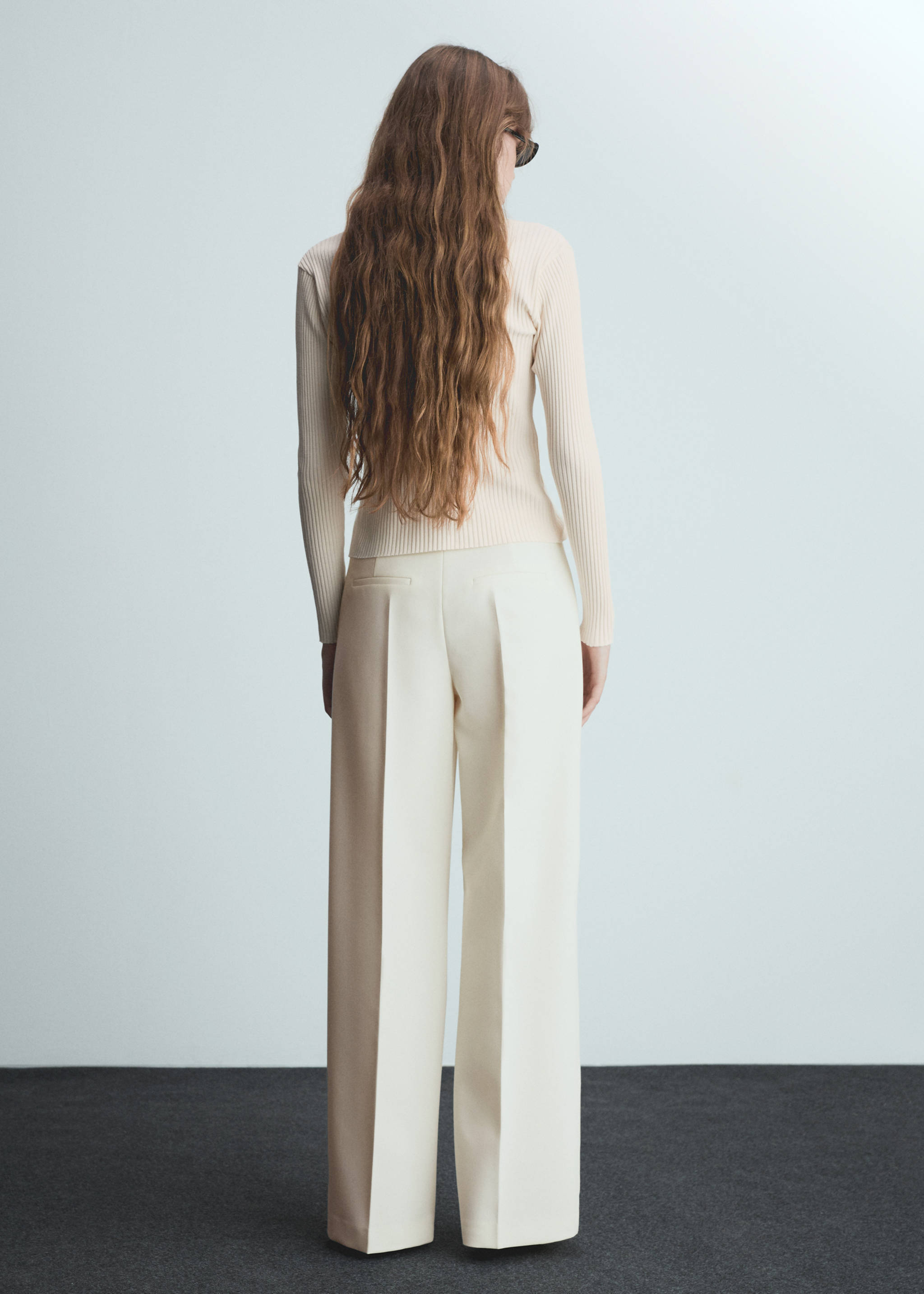 Wide leg pleated trousers - Reverse of the article