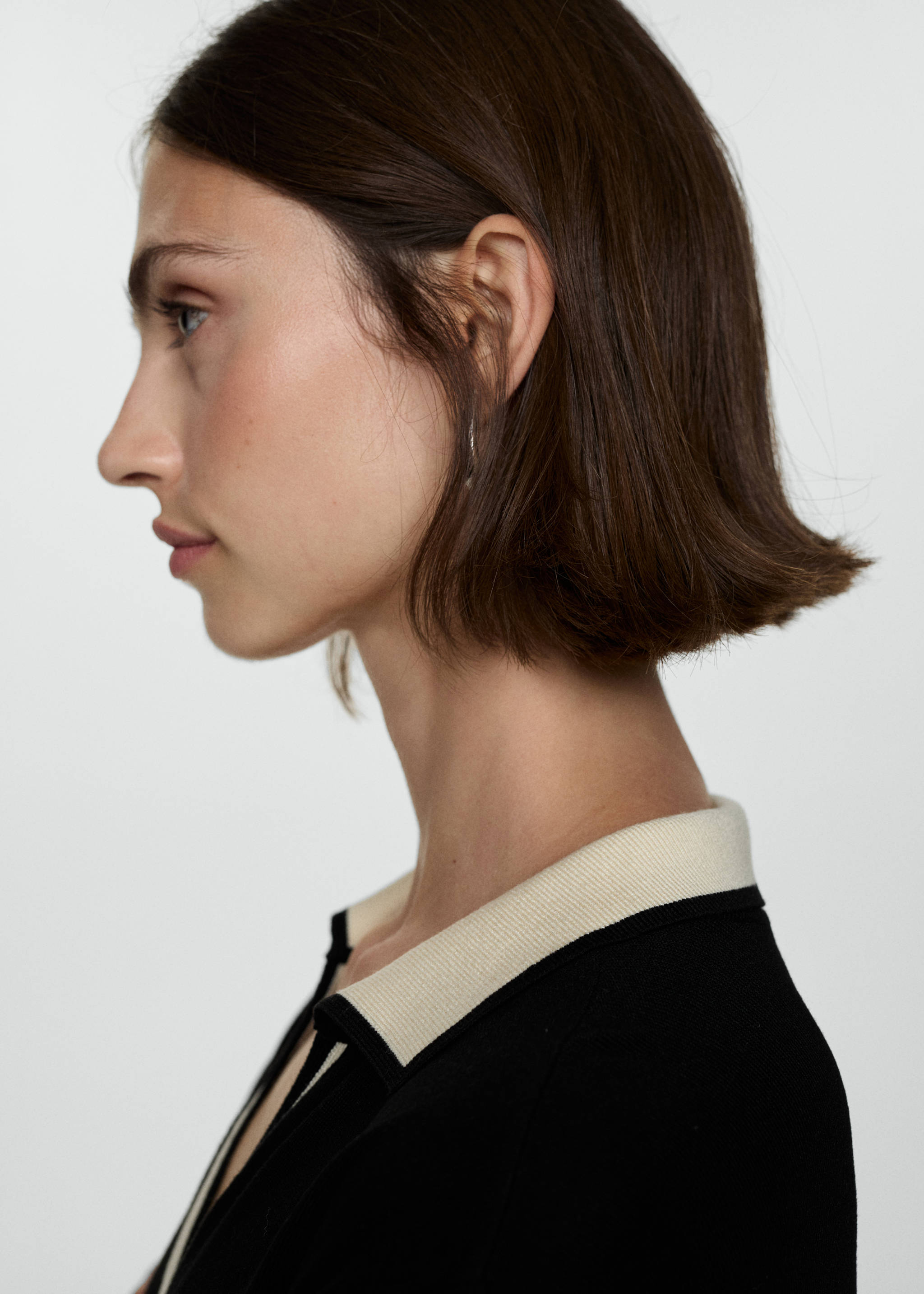 Knitted dress with contrasting collar - Details of the article 1