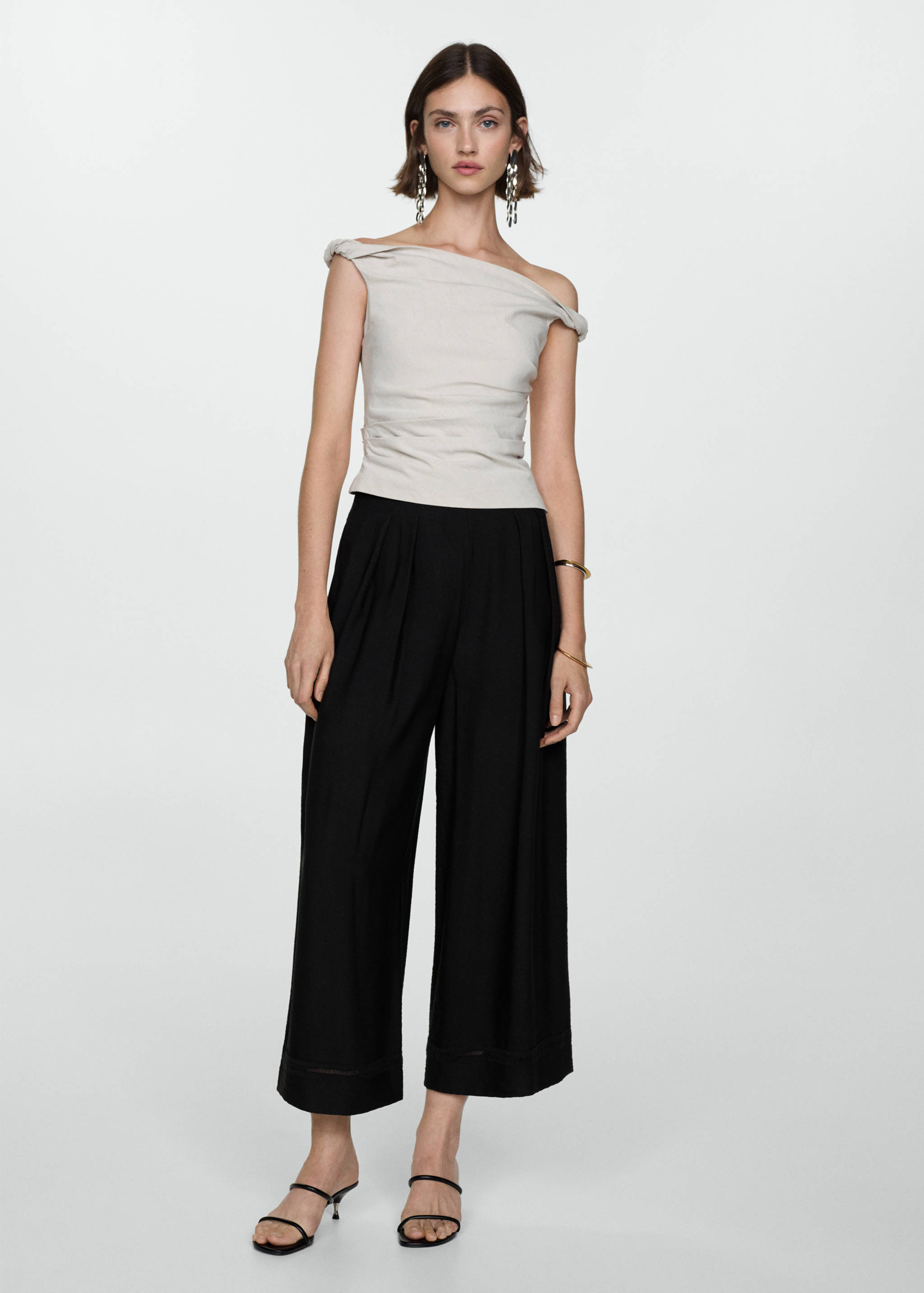 Wide leg pleated trousers - General plane
