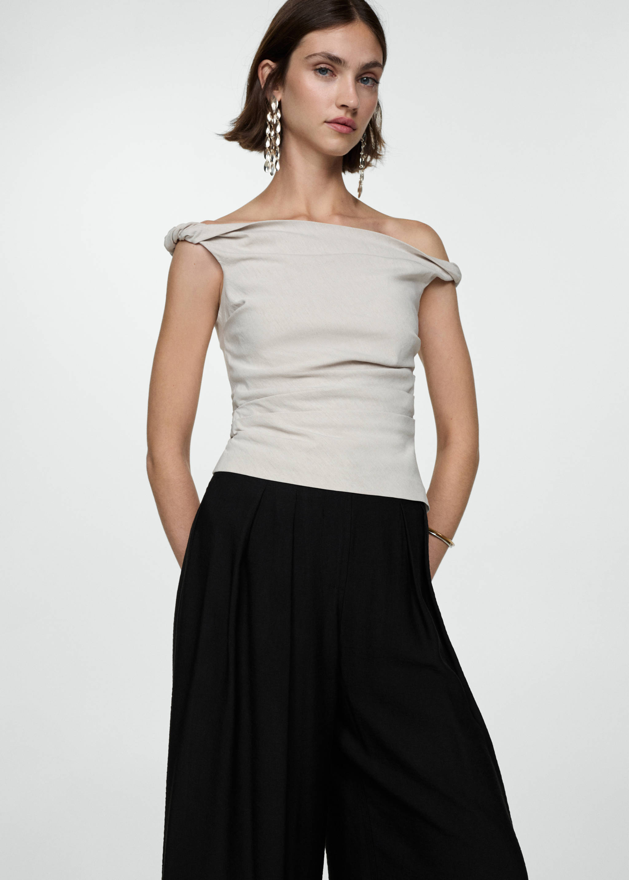 Wide leg pleated trousers - Details of the article 2