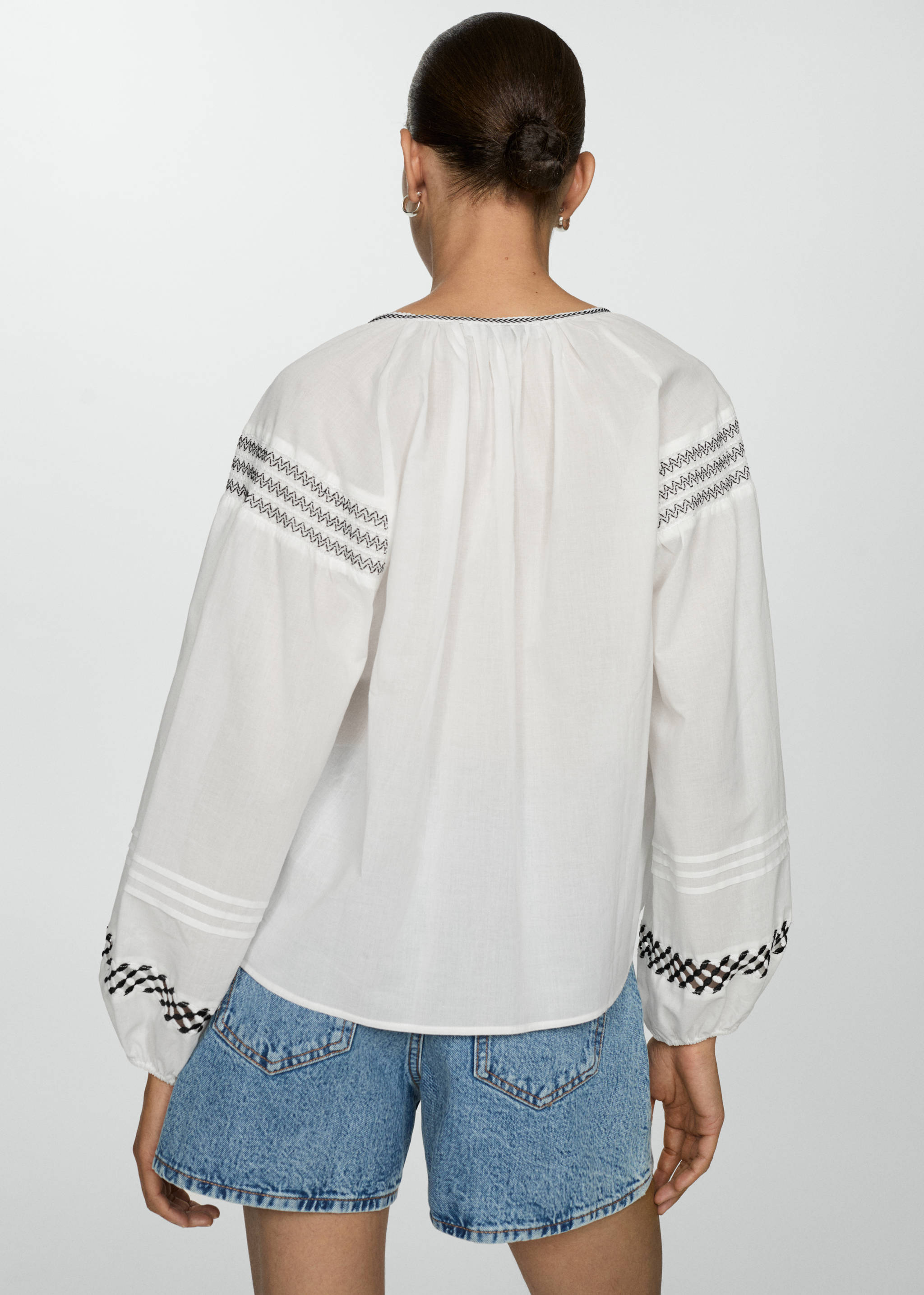 T-shirt with fine-knit structure - Reverse of the article