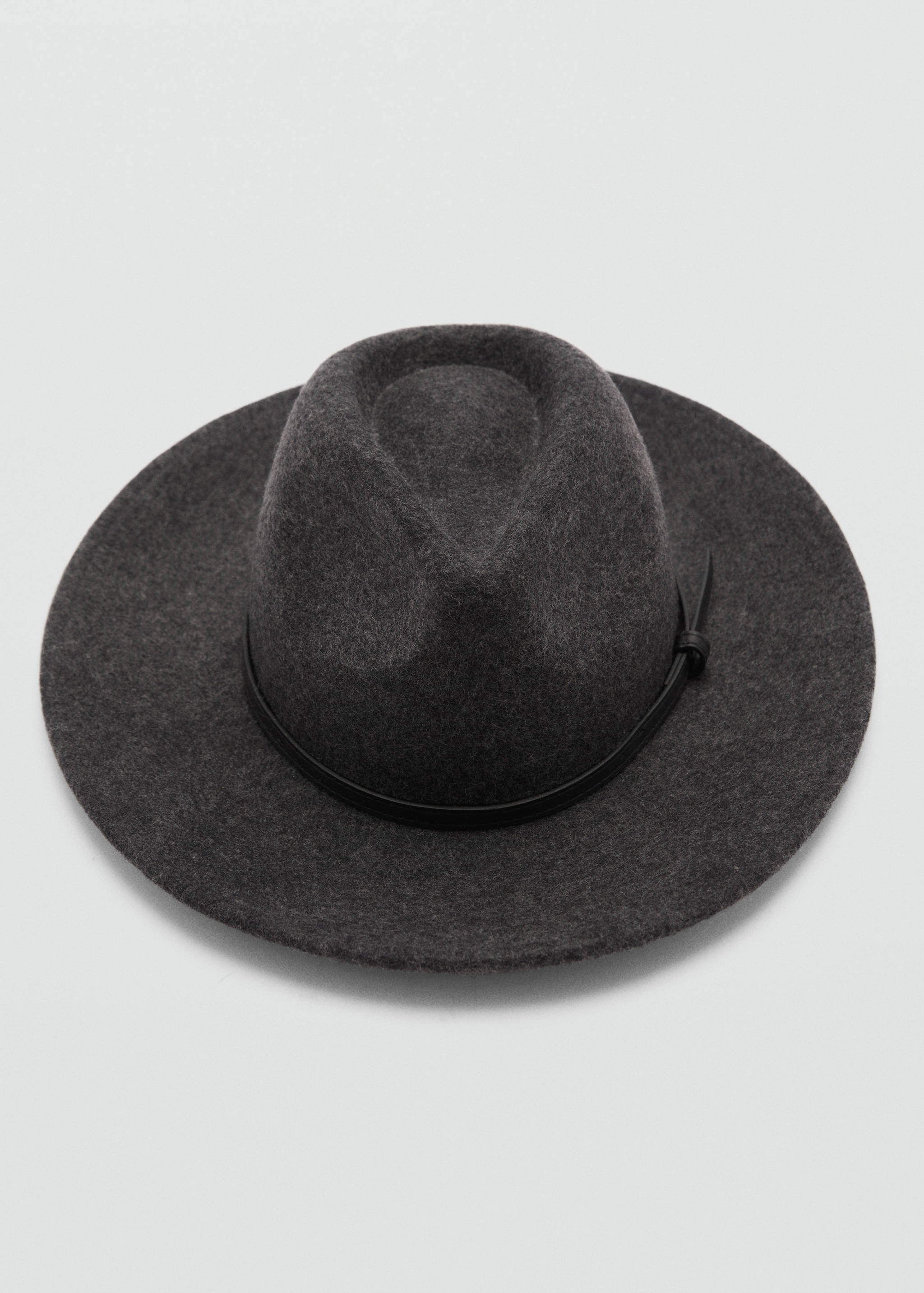 Chapeau laine ruban décoratif - Plan moyen