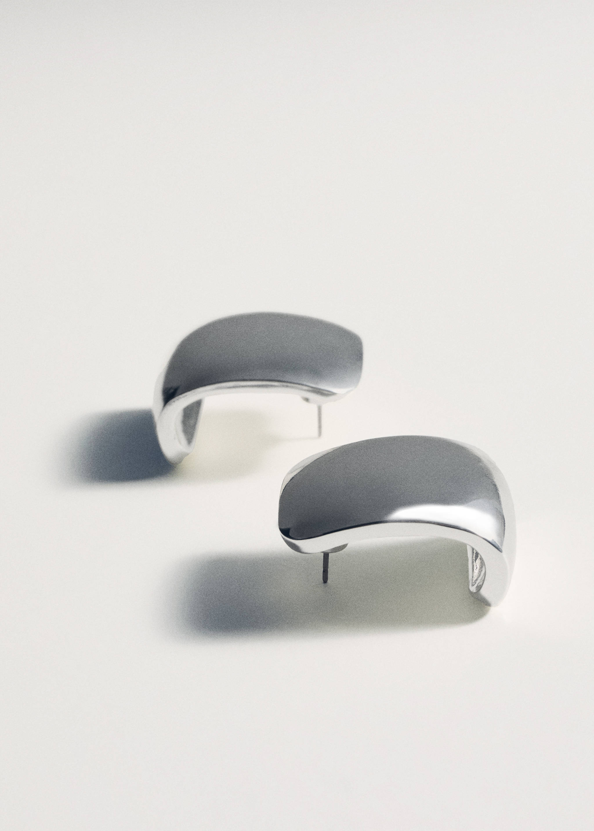 Volume hoop earrings - Details of the article 5