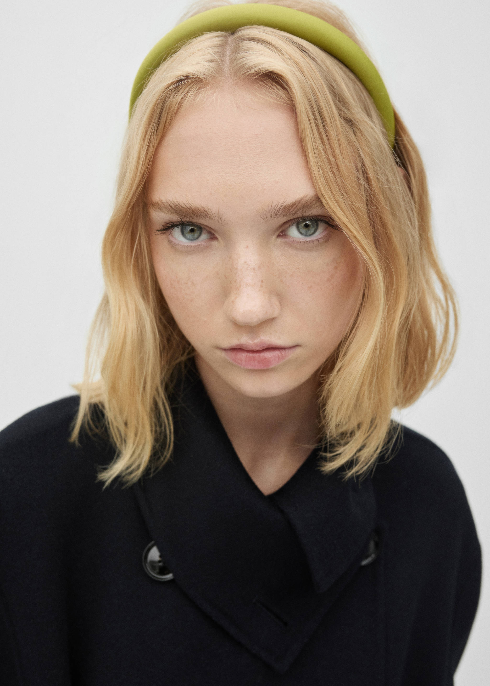 Diadema acolchada satinada - Plano general