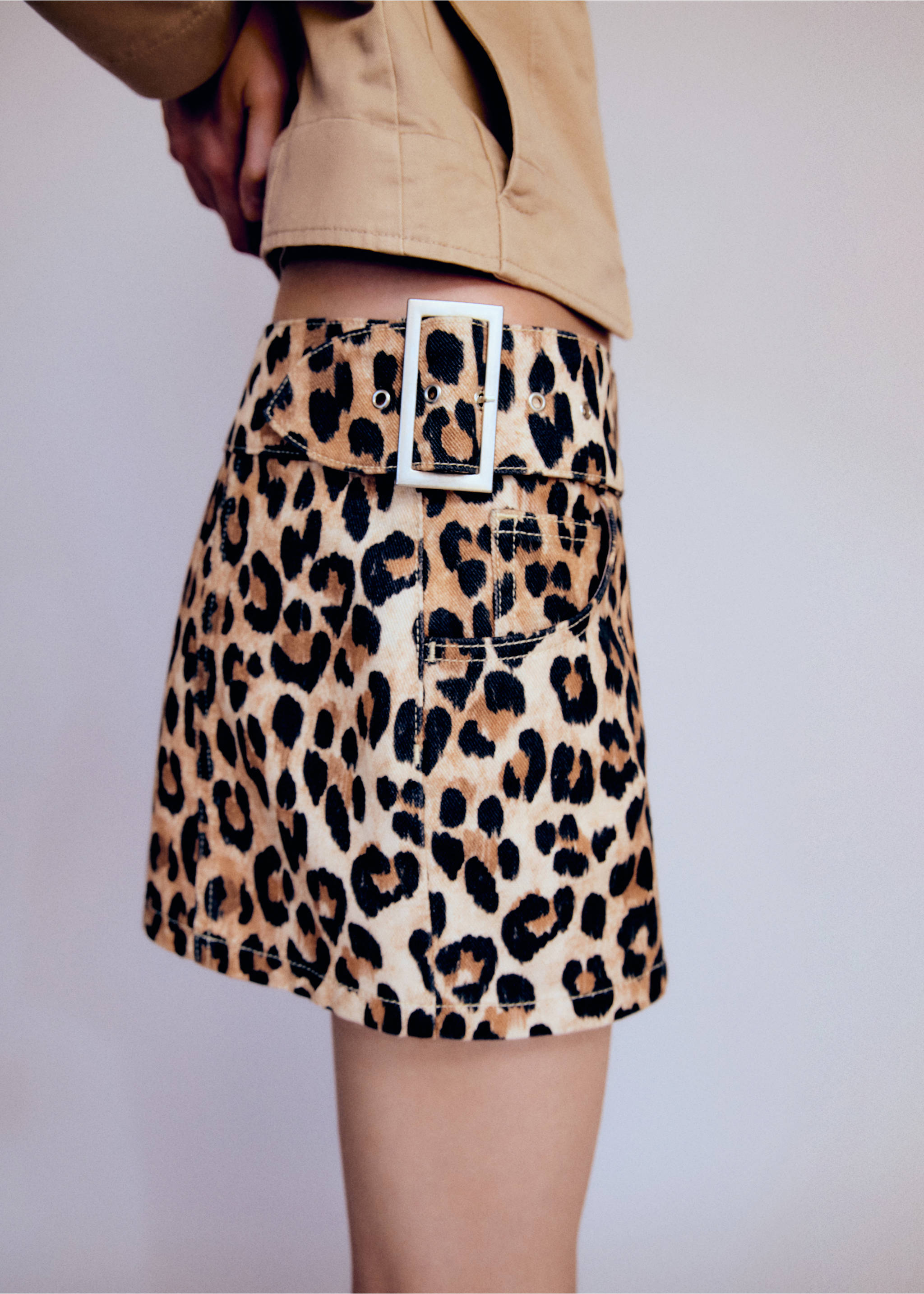 Minifalda vaquera leopardo - Detalle del artículo 3, Beige. Ref: 77066754-00.
