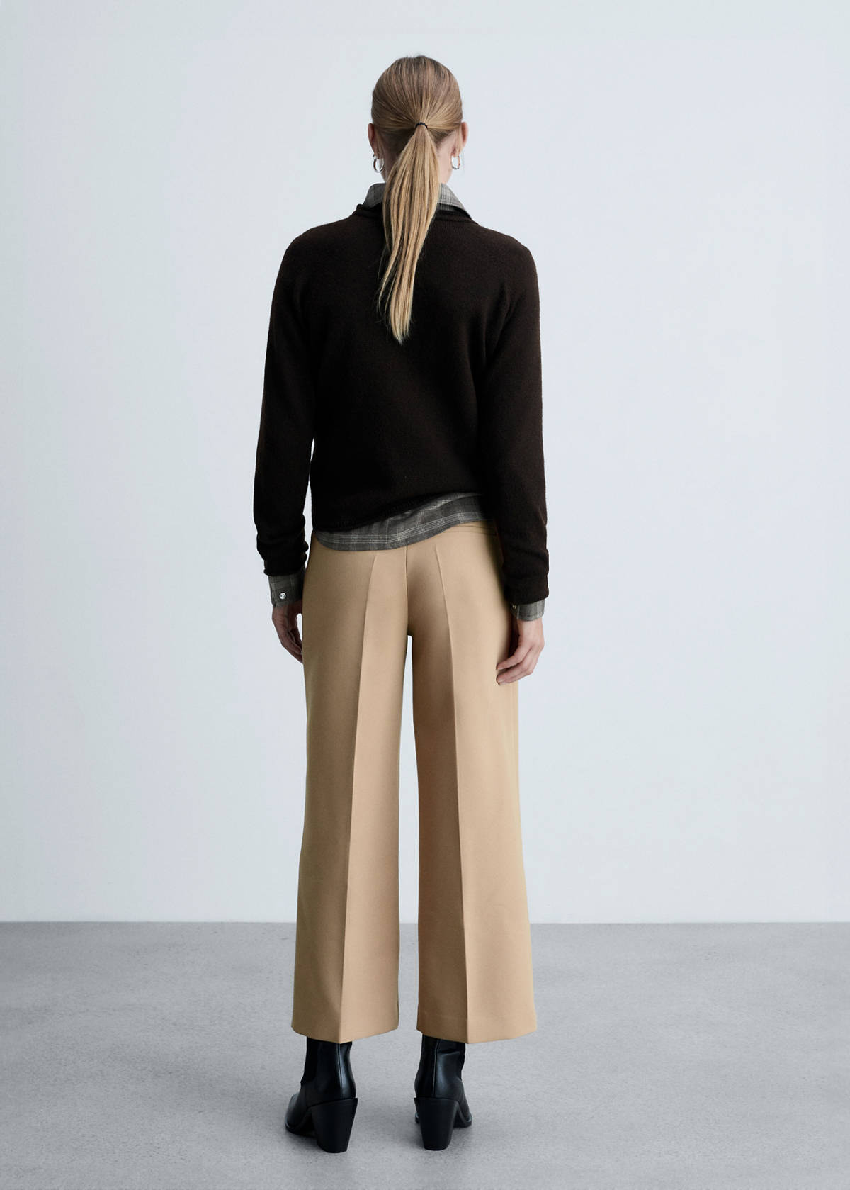 Wide leg pleated trousers — Beige