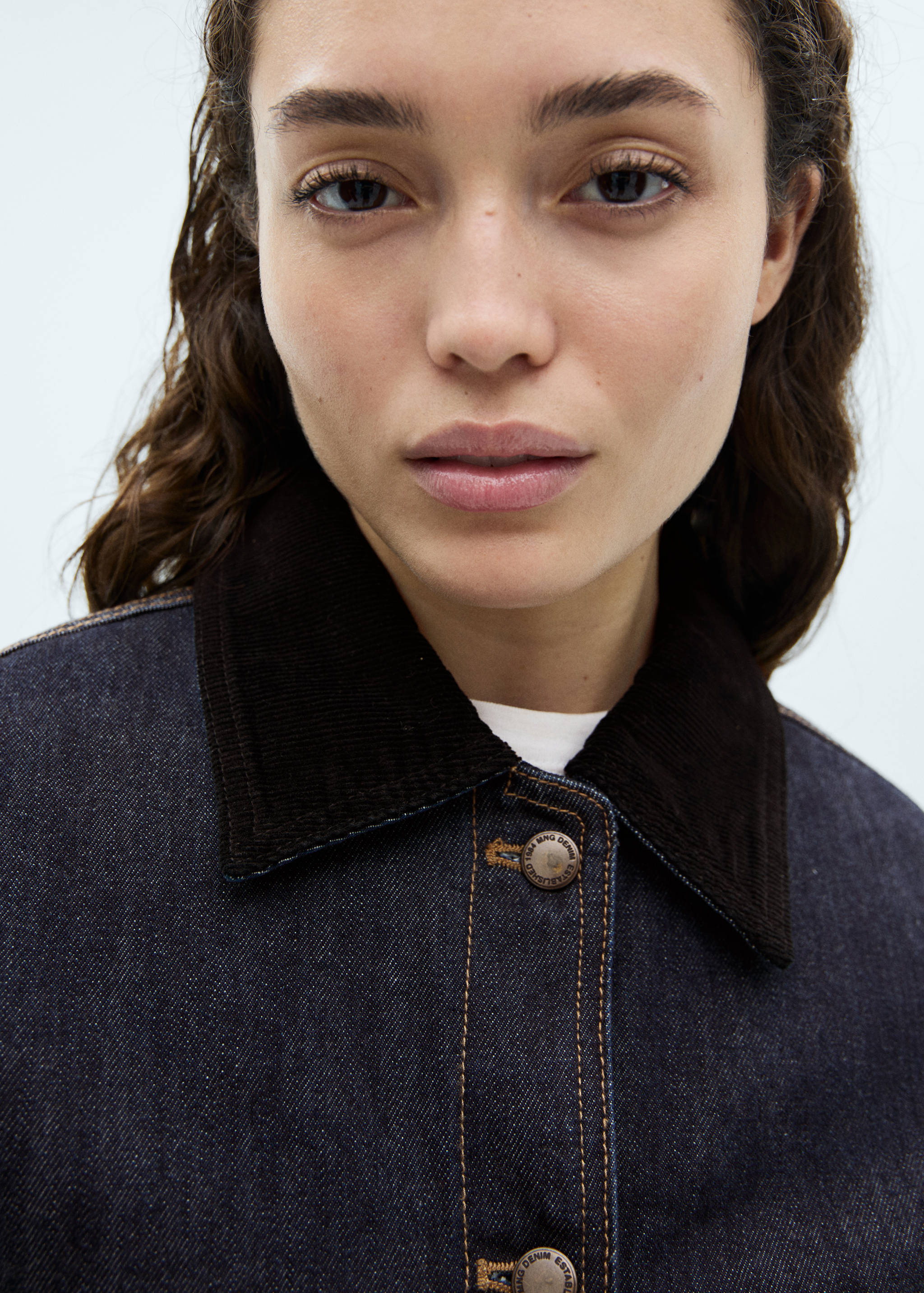 Denim jacket with contrast collar - Details of the article 1