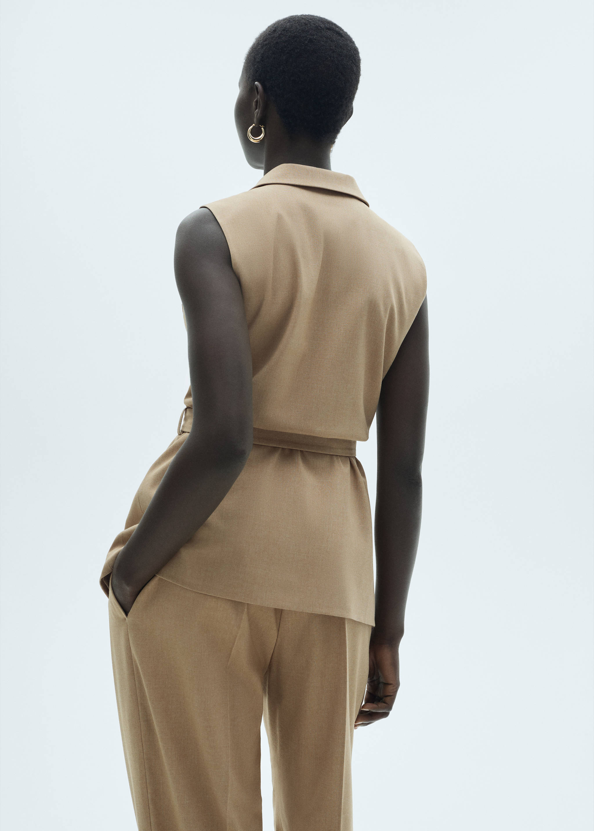 Костюмный жилет с поясом - Обратная сторона изделия
