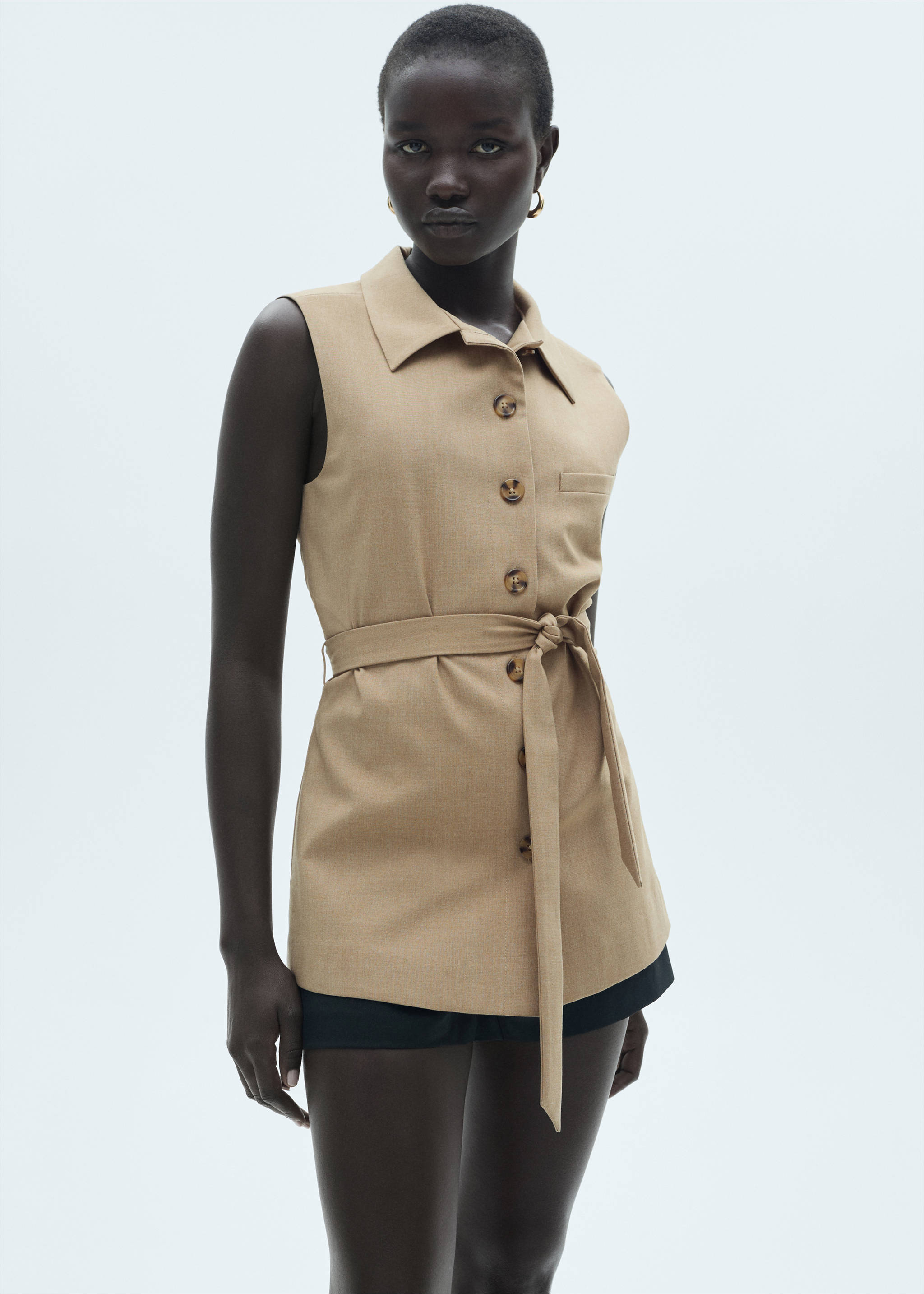 Suit waistcoat with bow - Details of the article 2, Beige. Ref: 77067648-00.