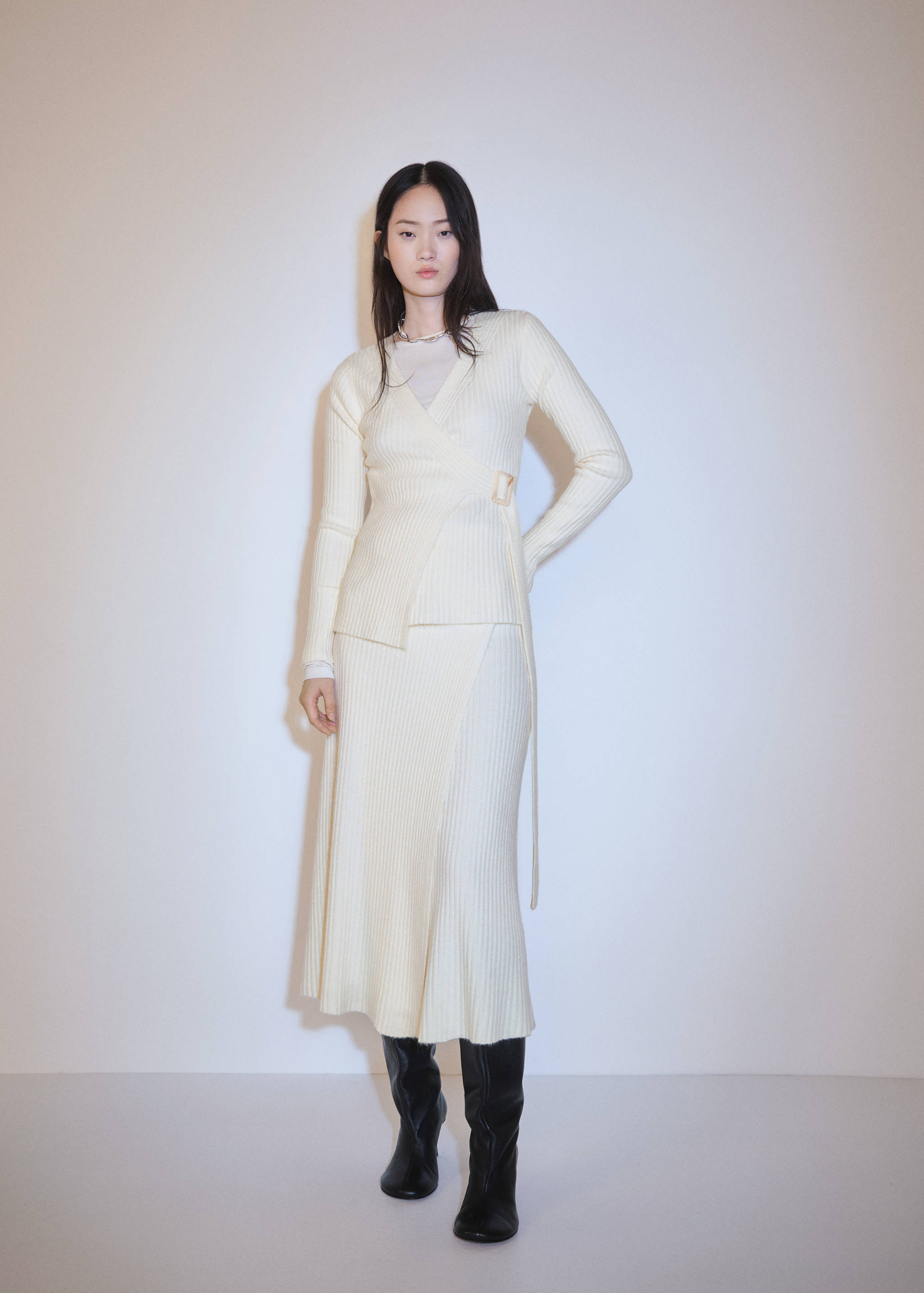 Трикотажная юбка с запахом - Общий план