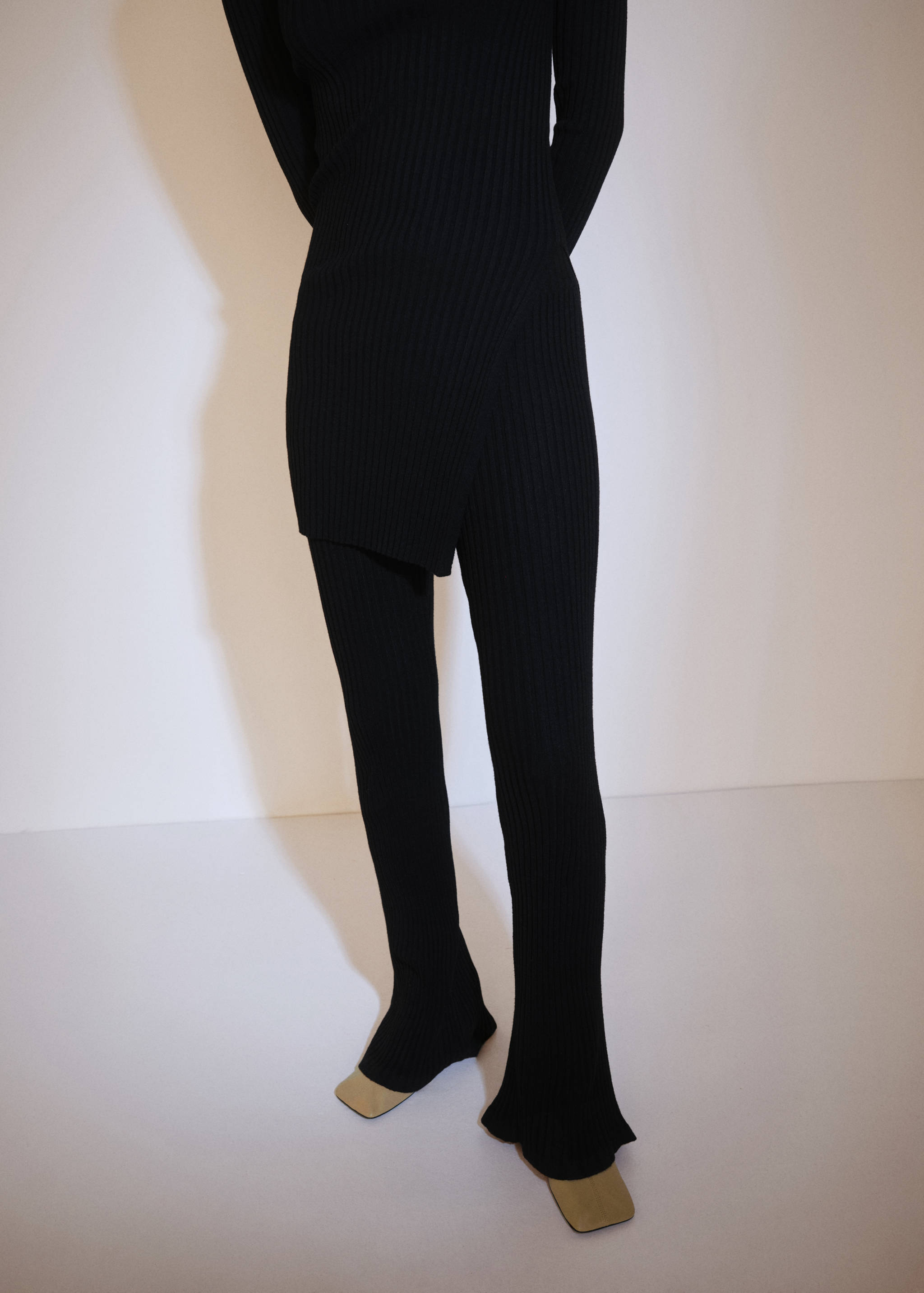 Pantalon évasé maille côtelée - Plan moyen