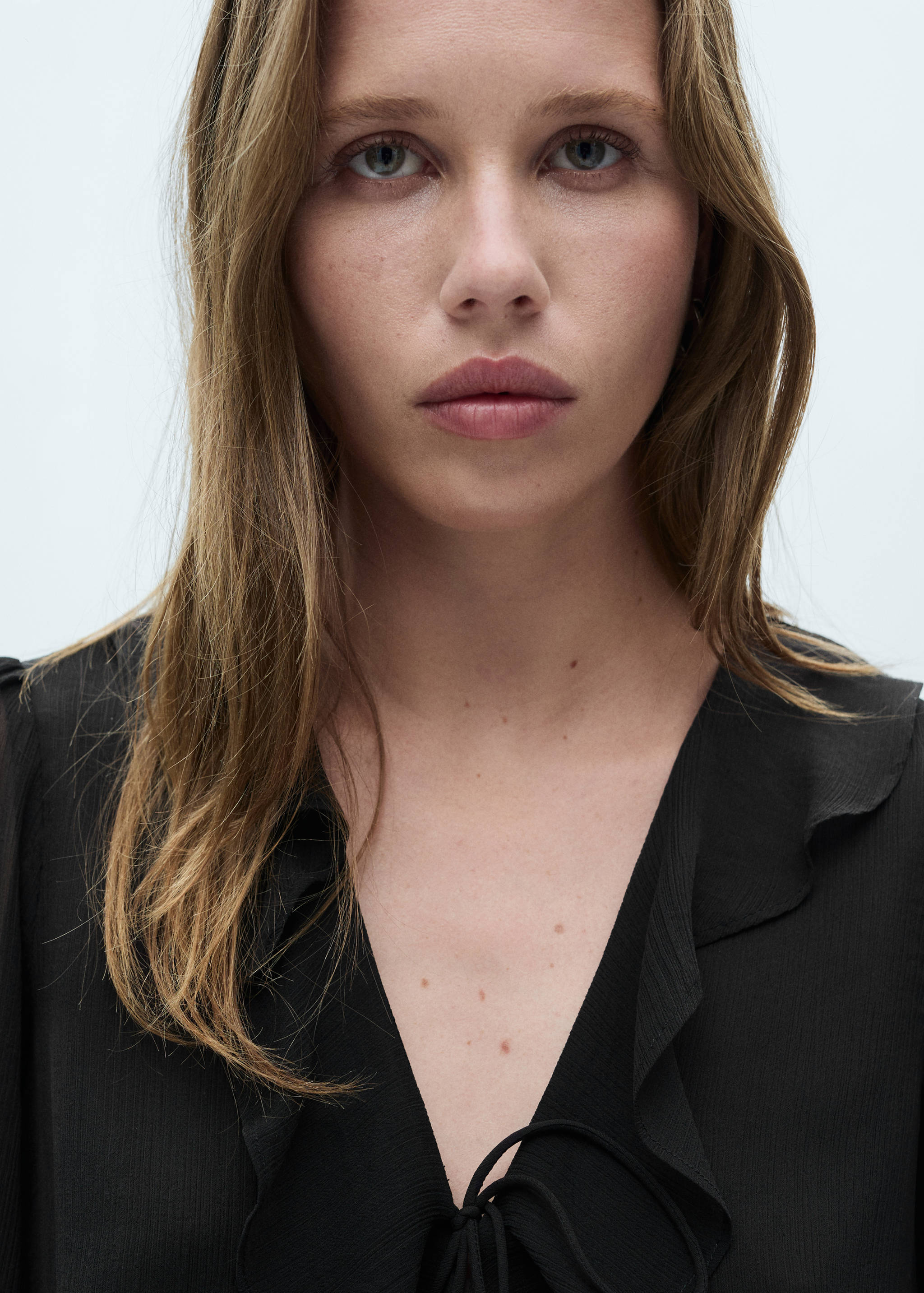 Short ruffled dress - Details of the article 1