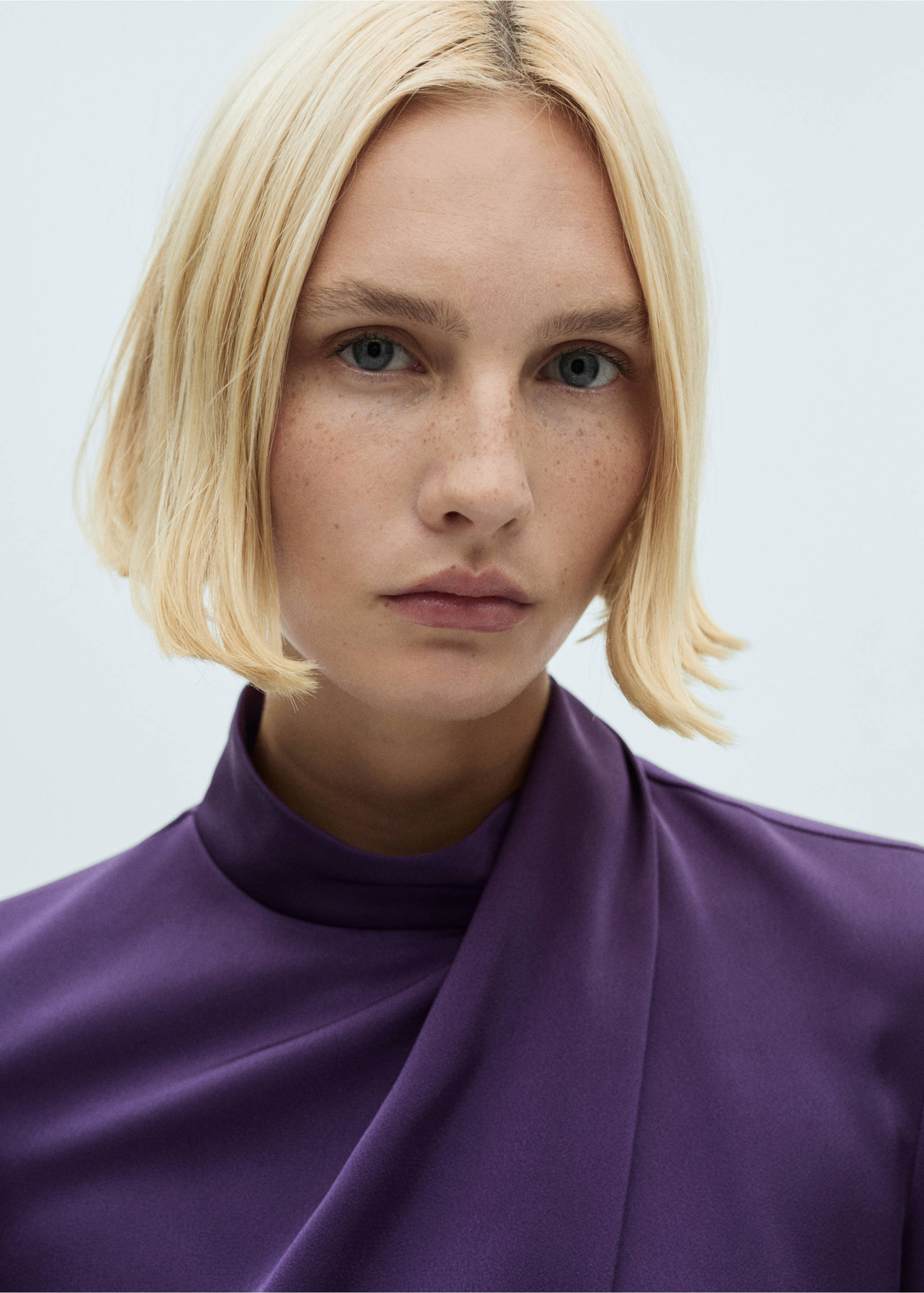 Turtleneck draped satin blouse - Details of the article 1, Purple. Ref: 77067715-00.