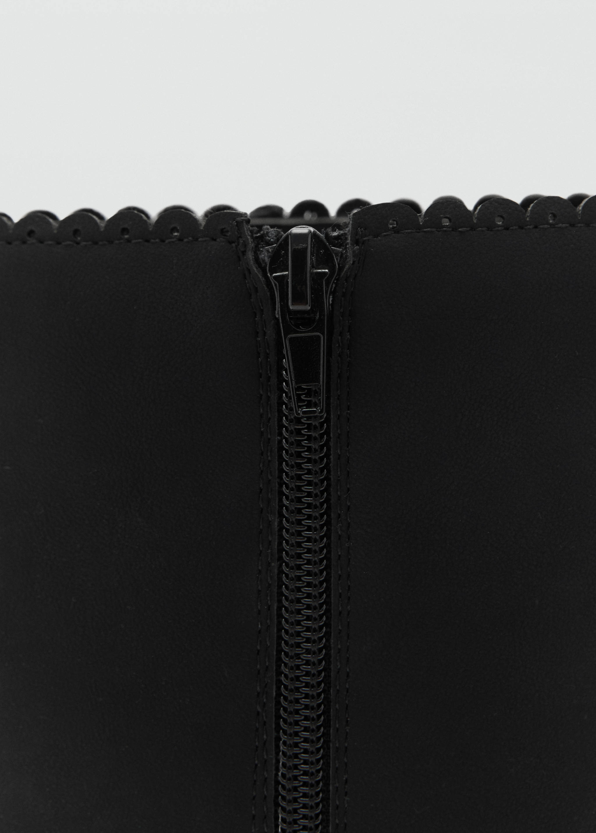 Сапоги на плоской подошве - Деталь изделия 1