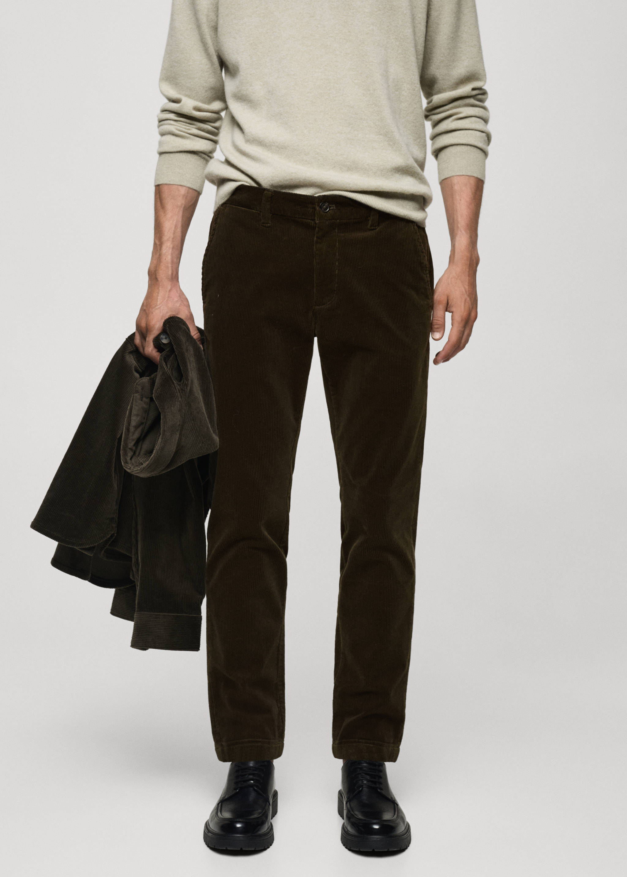 Pantalón pana slim fit - Plano medio