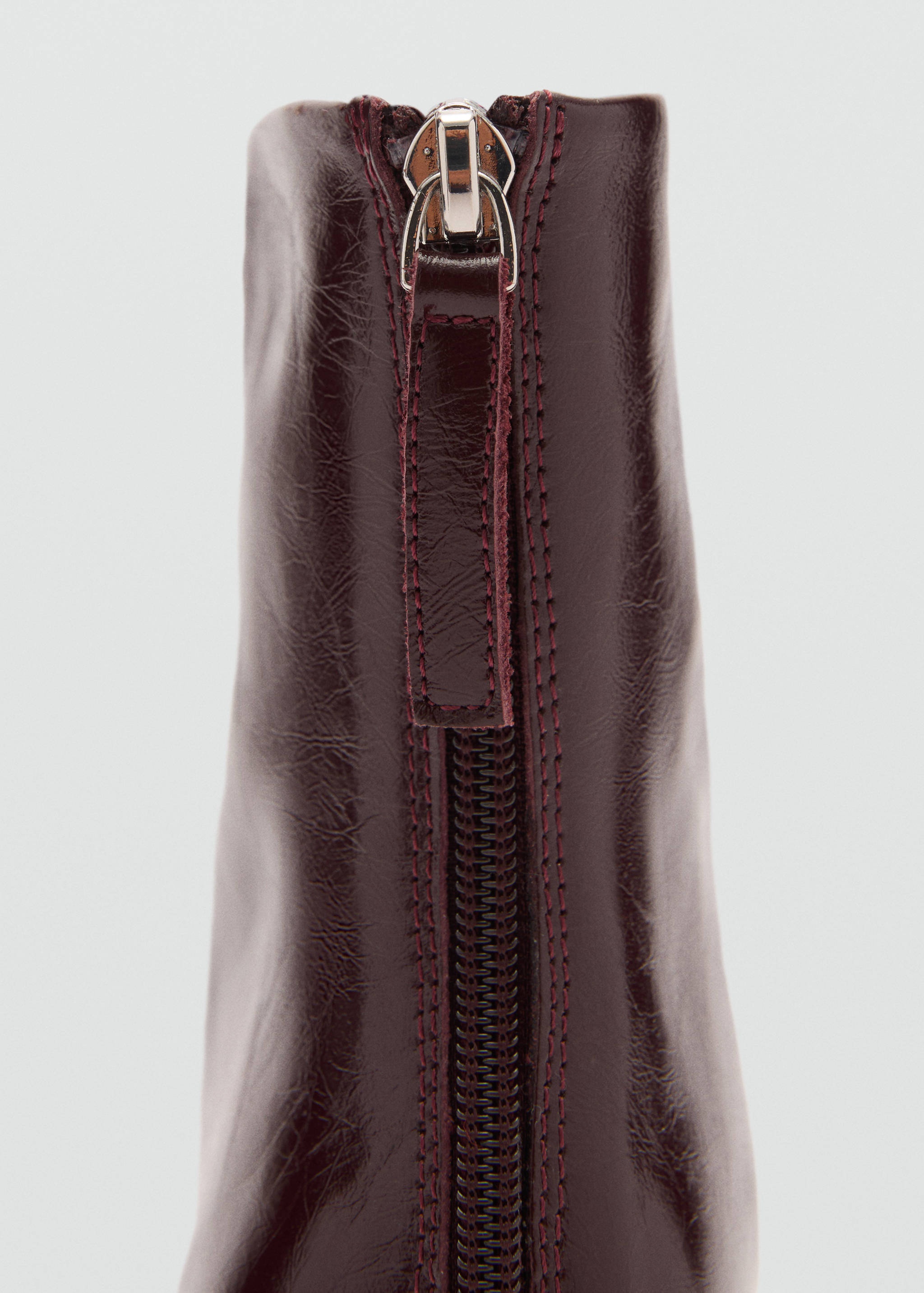 Zipped leather ankle boots - Details of the article 2