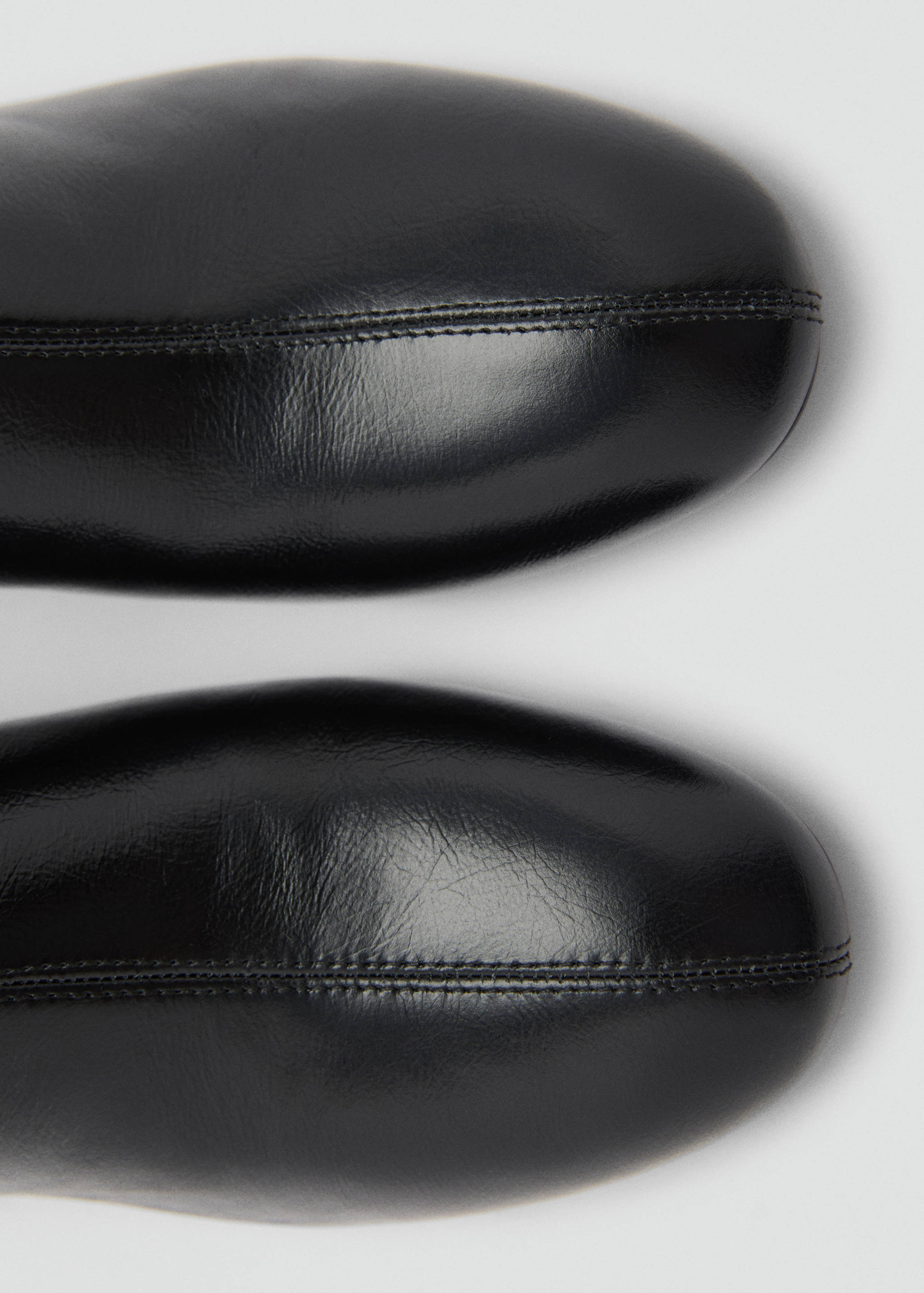 Zipped leather ankle boots - Details of the article 2